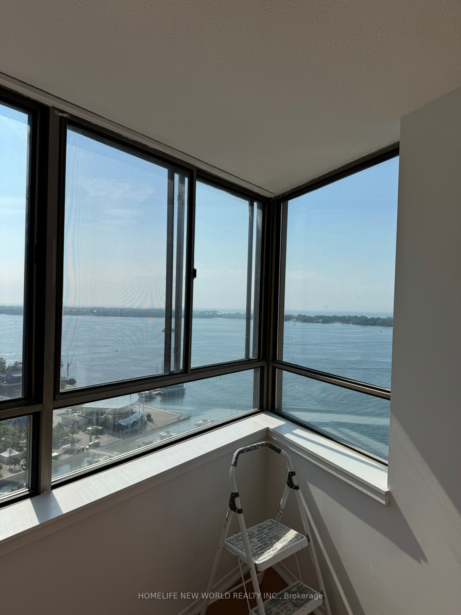 #2501 - 270 Queens Quay Property Photo 2