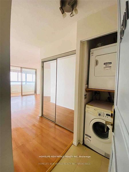 #2501 - 270 Queens Quay Property Photo 4