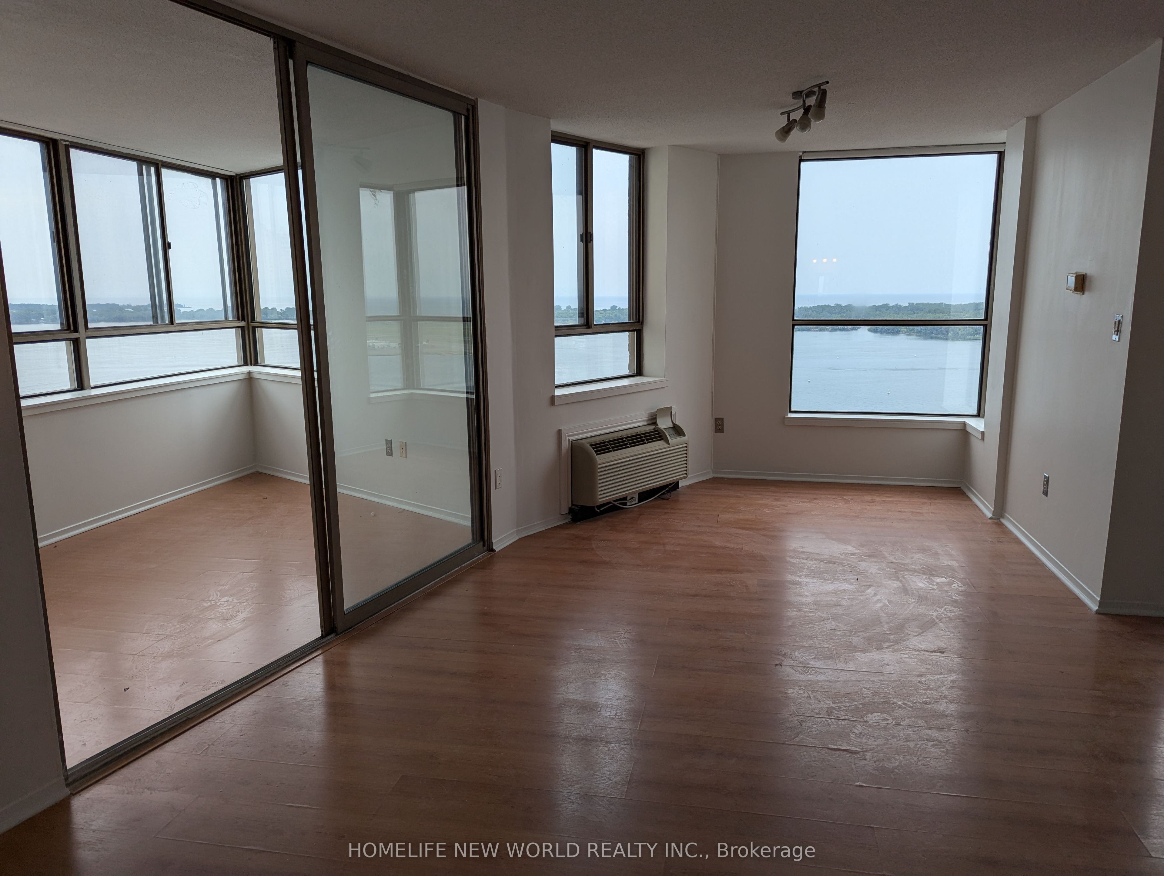 #2501 - 270 Queens Quay Property Photo 5