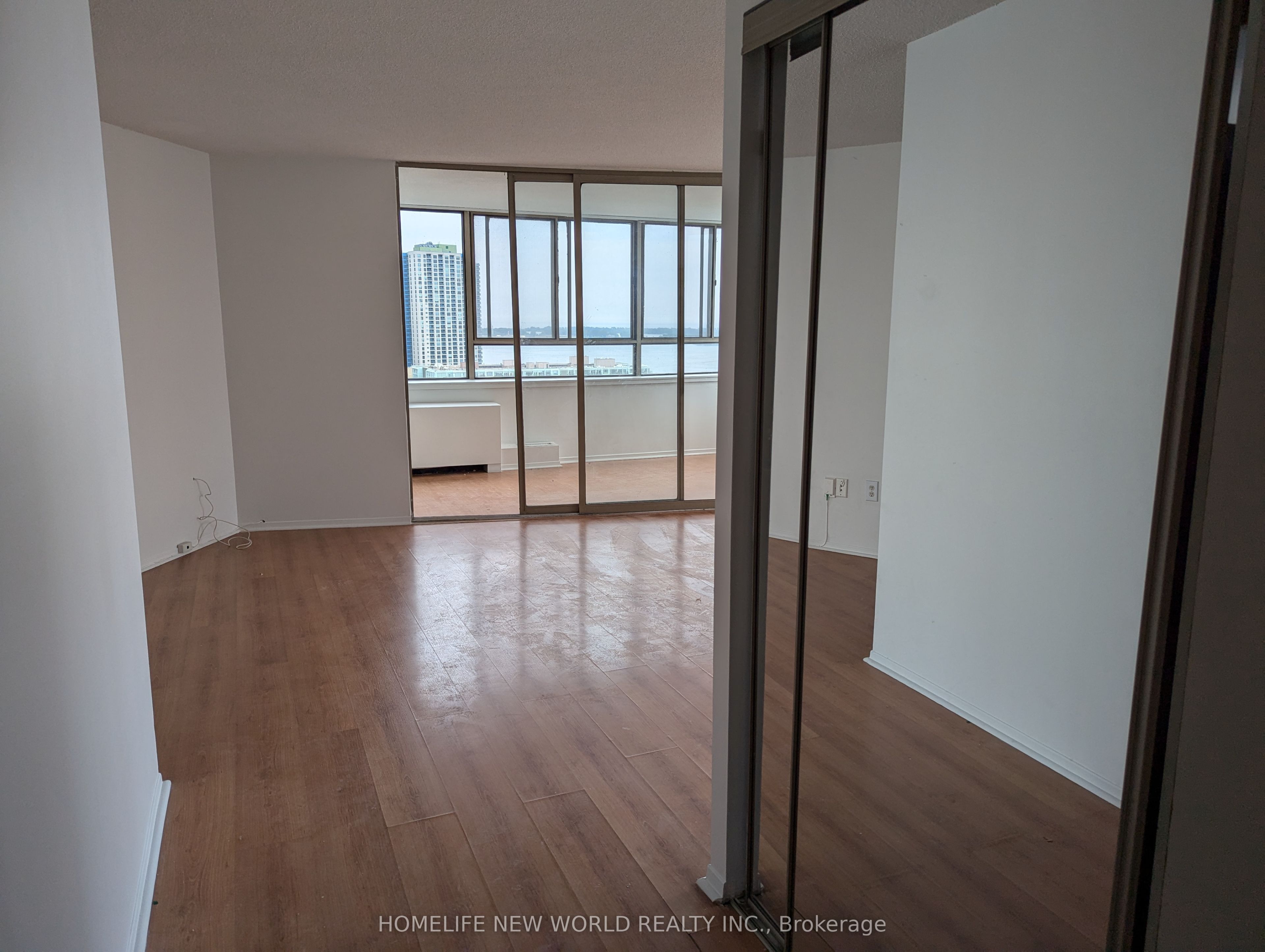 #2501 - 270 Queens Quay Property Photo 11