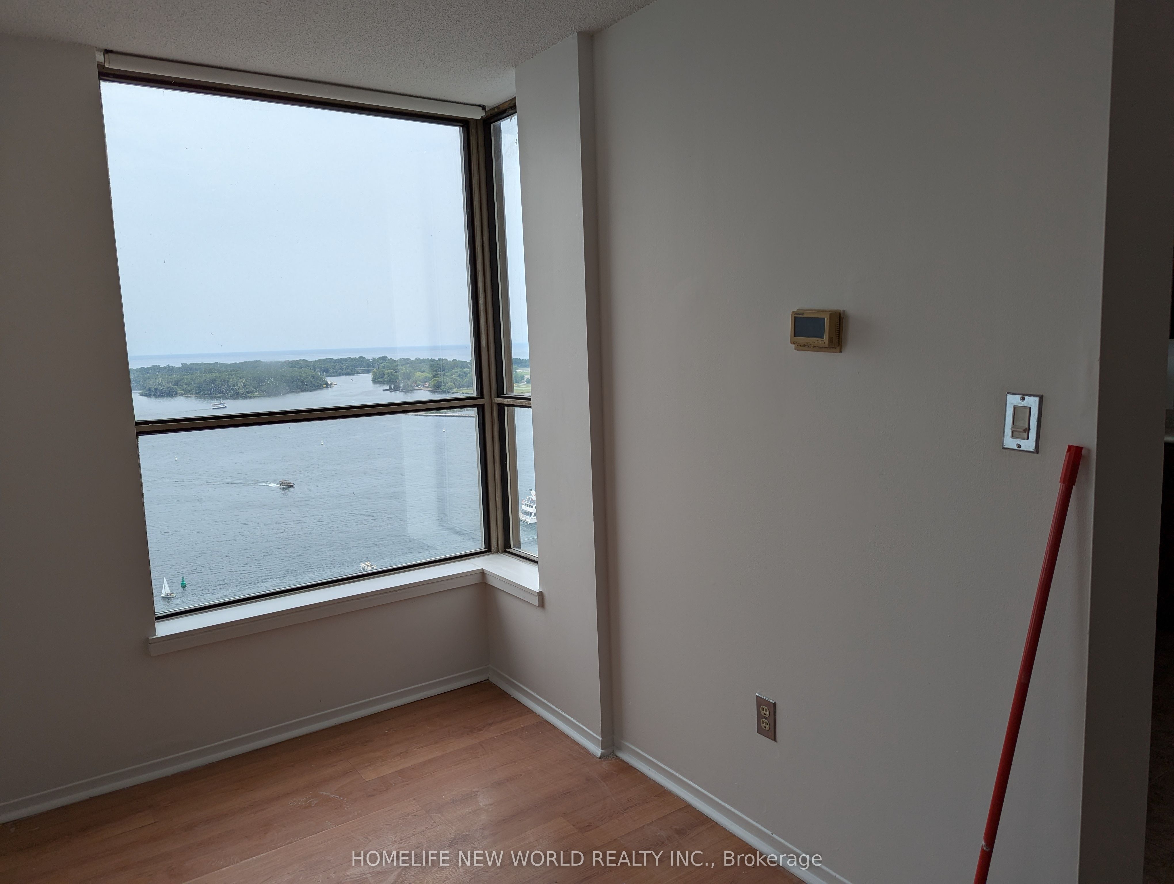 #2501 - 270 Queens Quay Property Photo 16