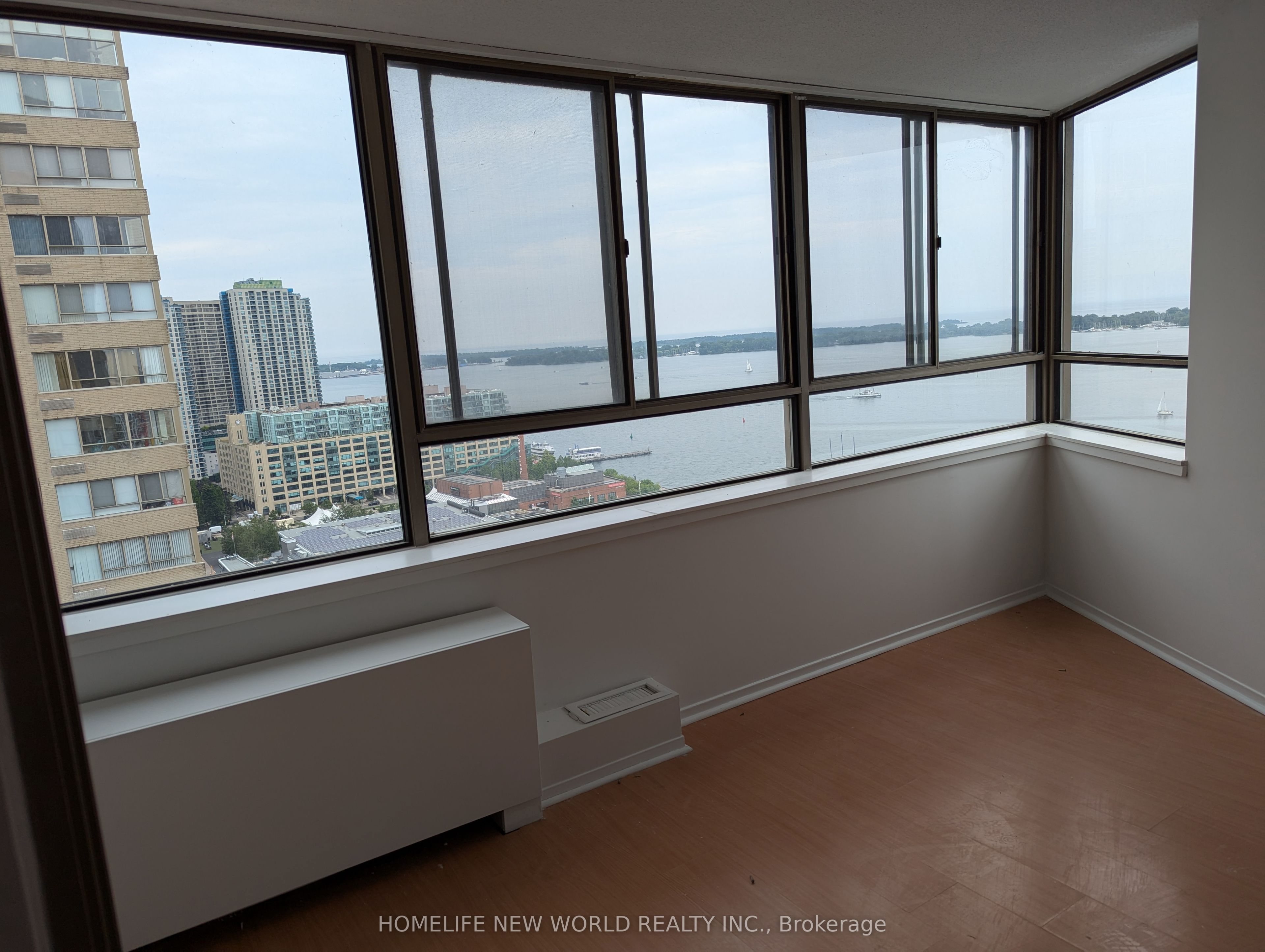#2501 - 270 Queens Quay Property Photo 18