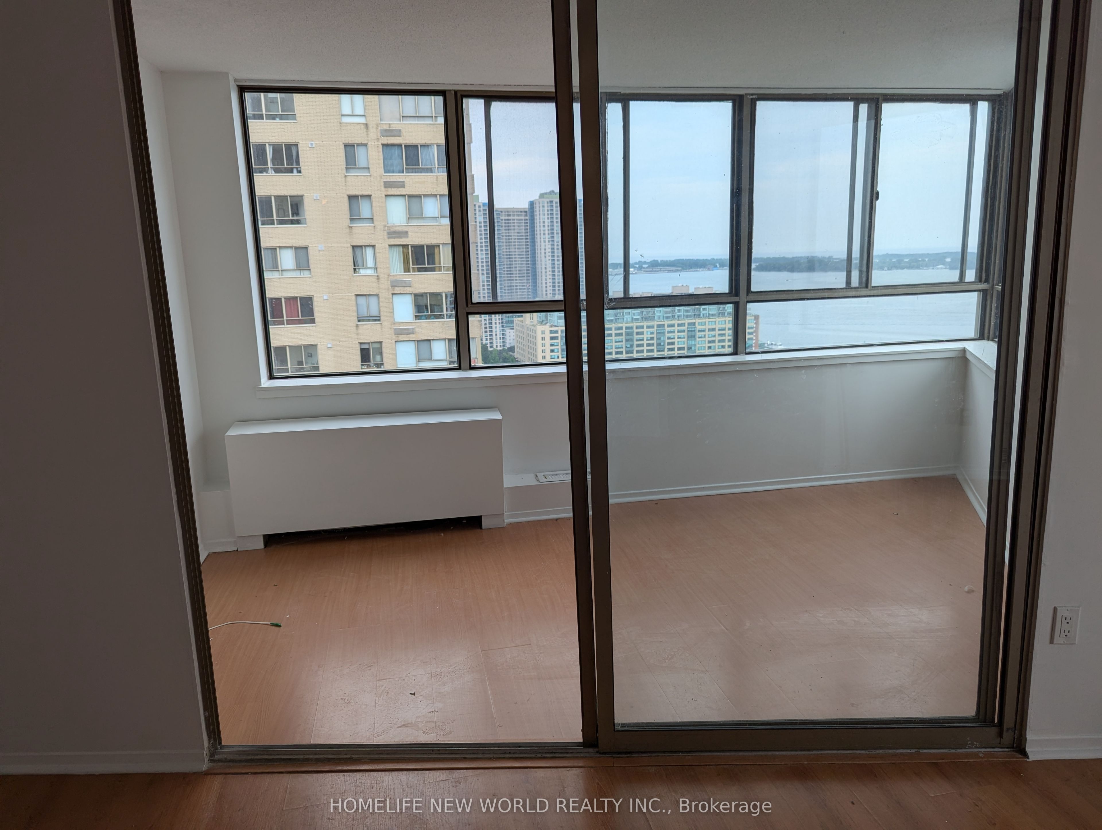 #2501 - 270 Queens Quay Property Photo 19