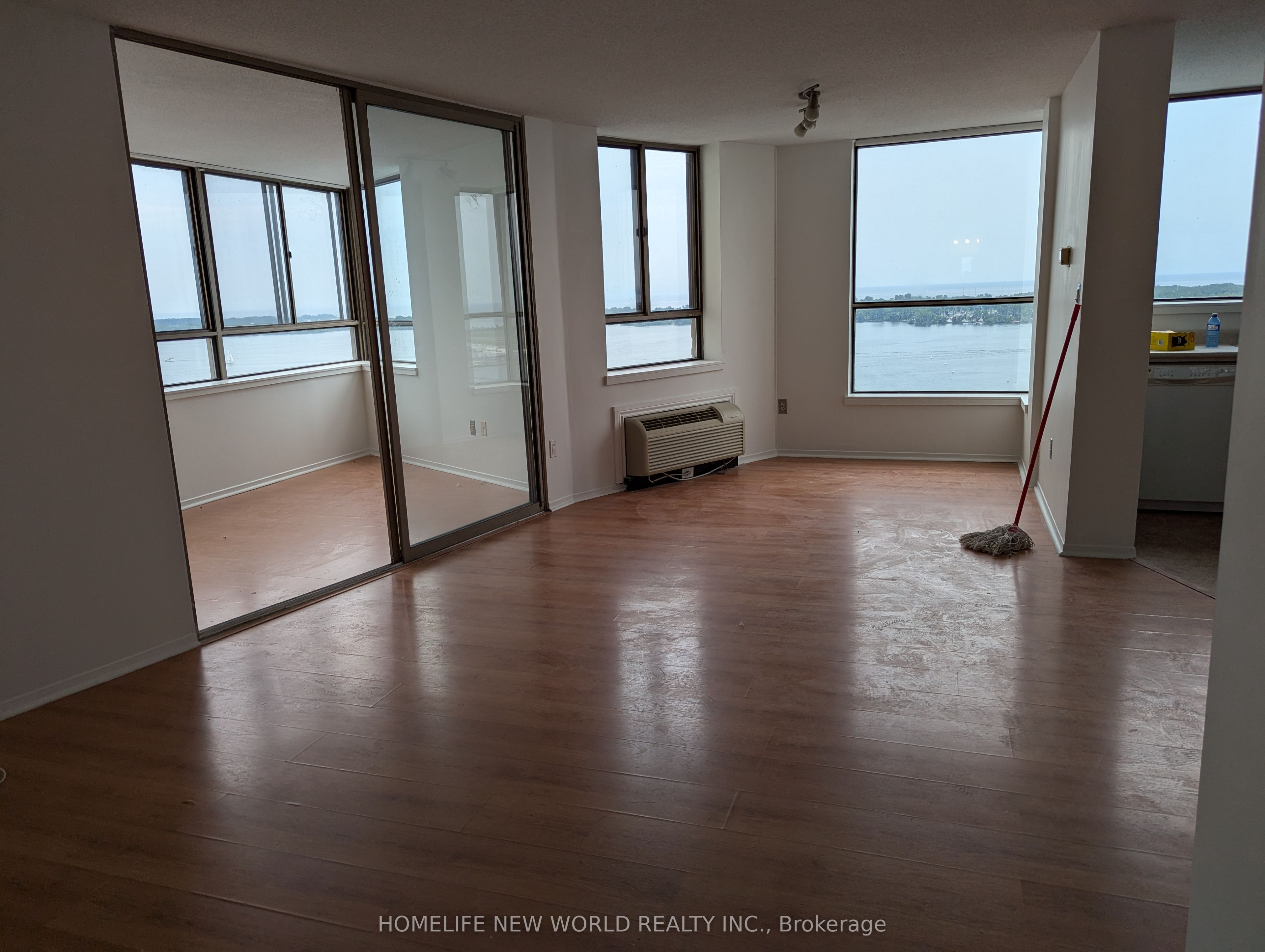 #2501 - 270 Queens Quay Property Photo 24
