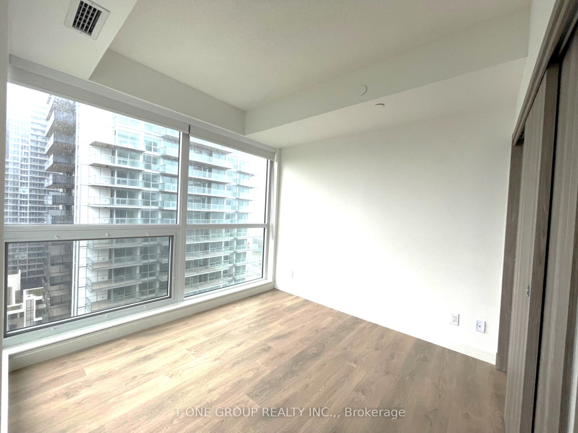 #1708 - 25 Mcmahon Drive Property Photo 9