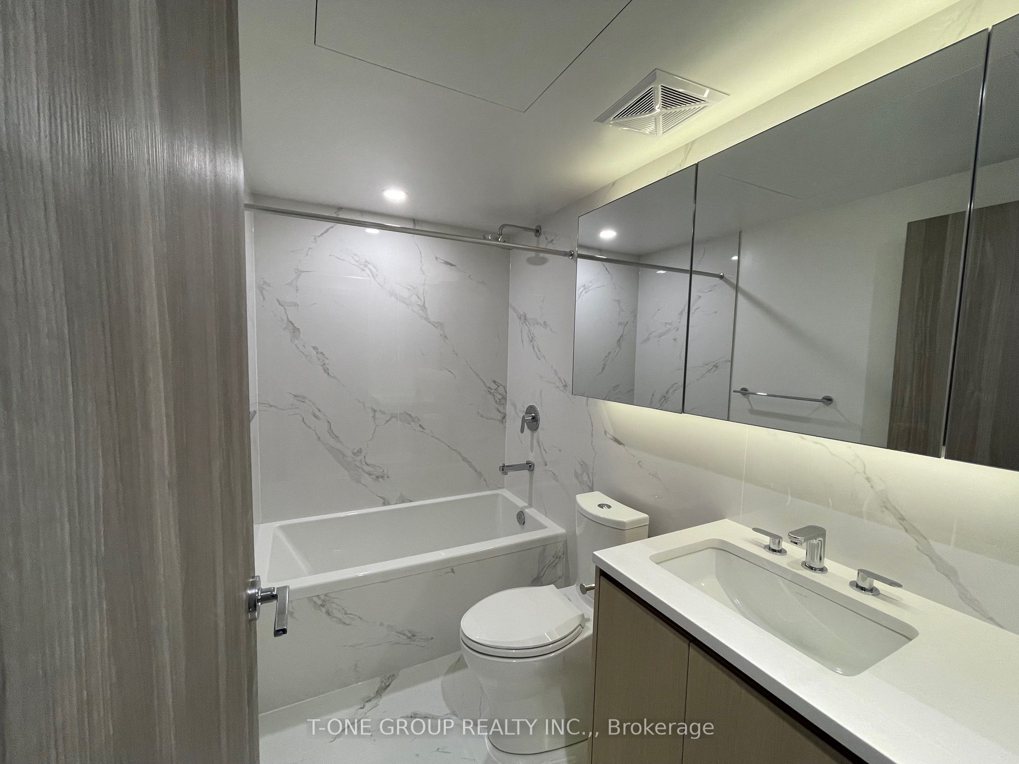 #1708 - 25 Mcmahon Drive Property Photo 12