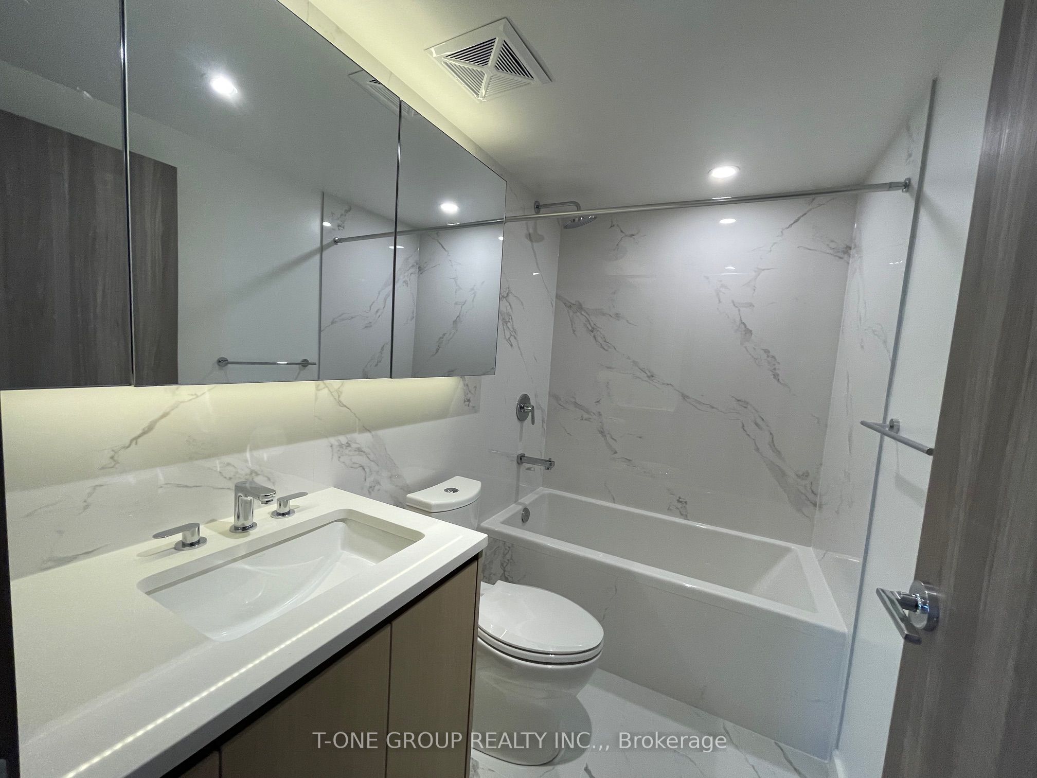 #1708 - 25 Mcmahon Drive Property Photo 16