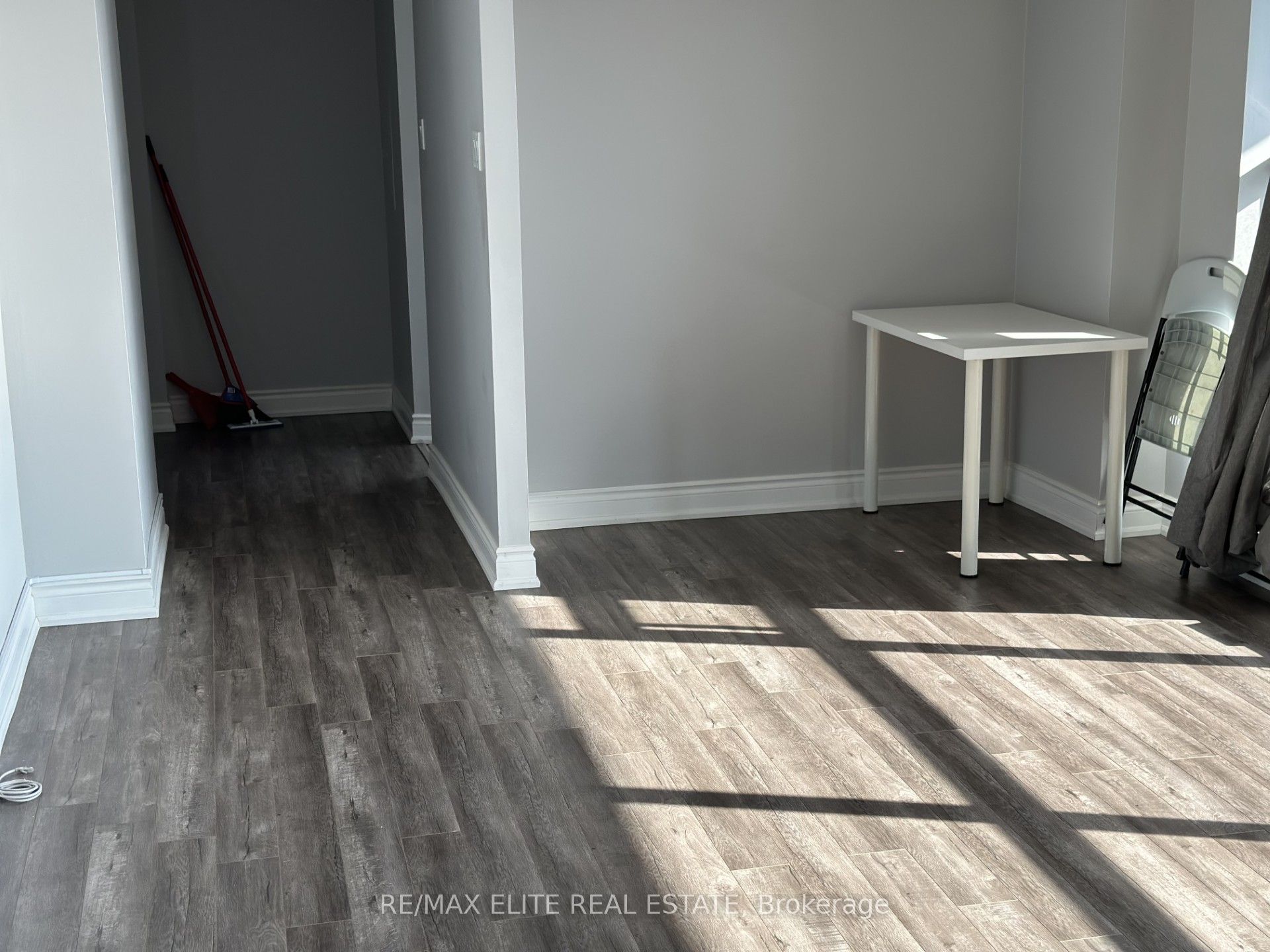 914 Yonge Street 1212 Property Photo 3