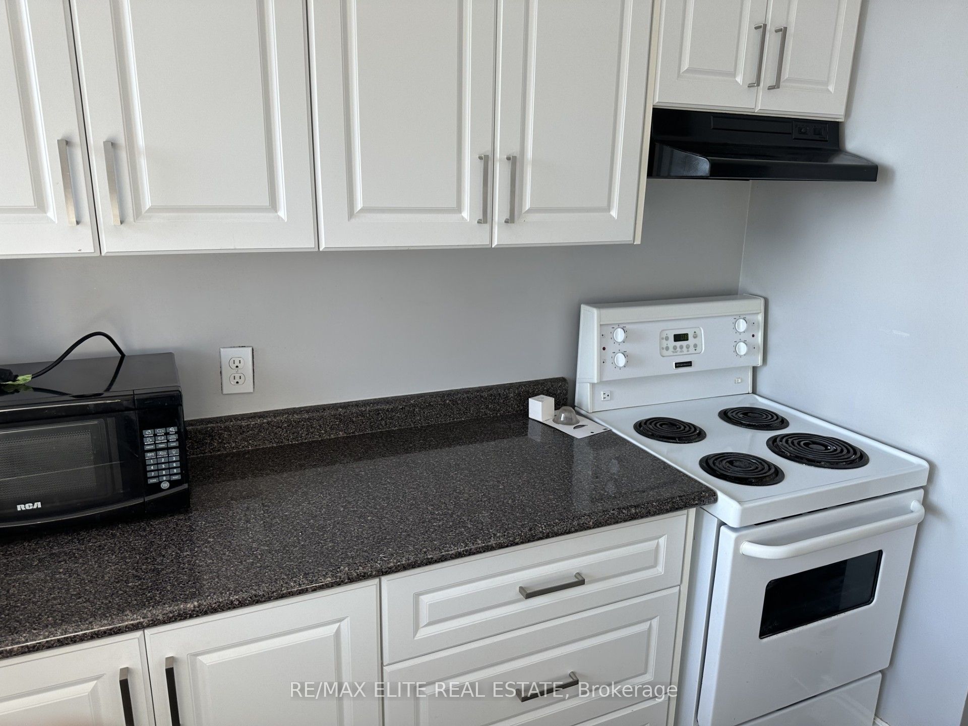 914 Yonge Street 1212 Property Photo 8