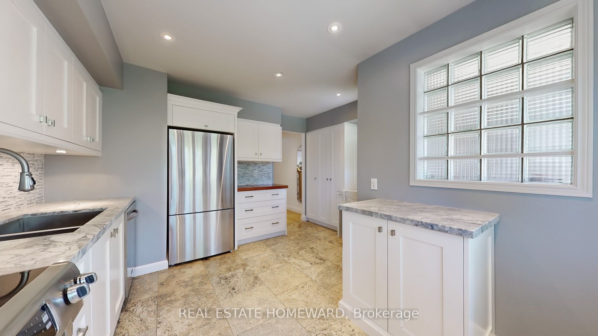#b - 895 Adelaide Street Property Photo 13