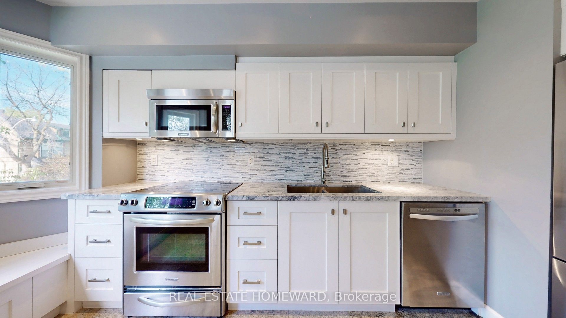 #b - 895 Adelaide Street Property Photo 14