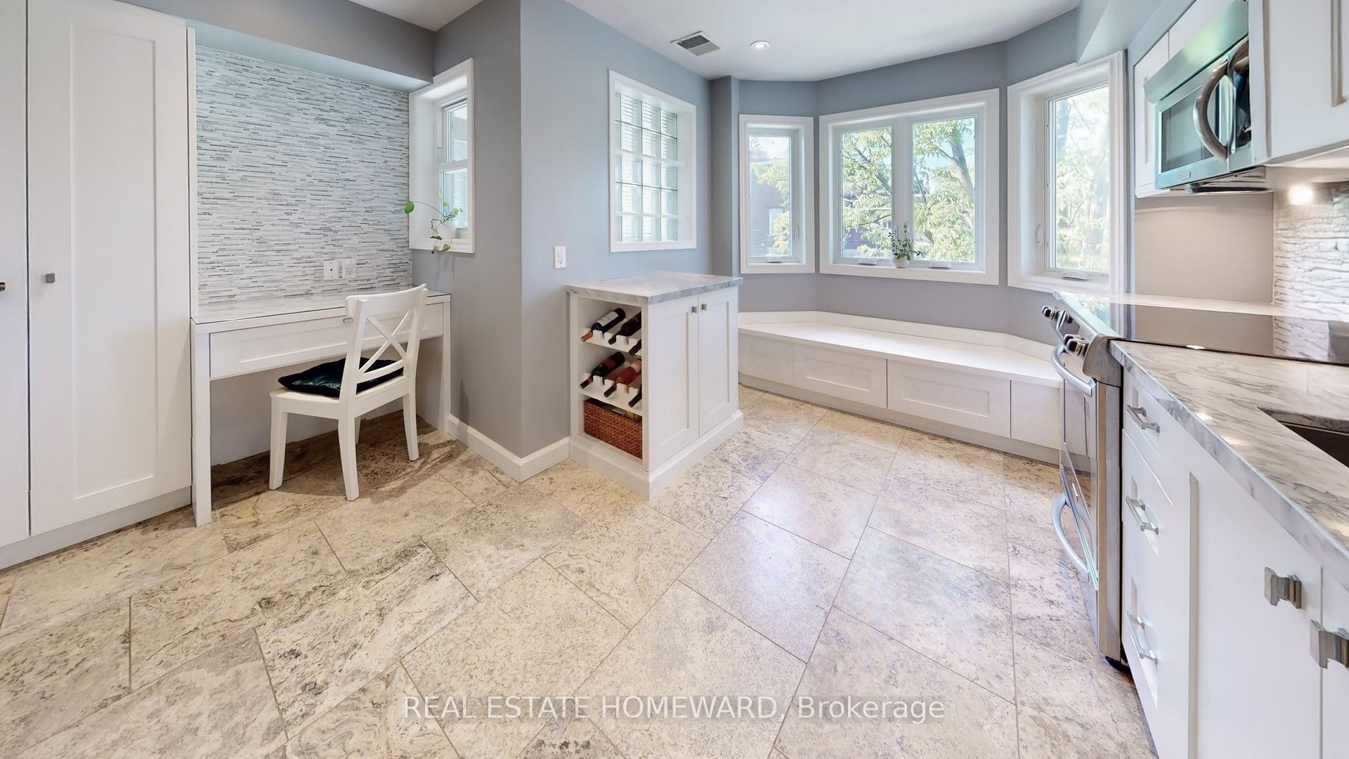 #b - 895 Adelaide Street Property Photo 15