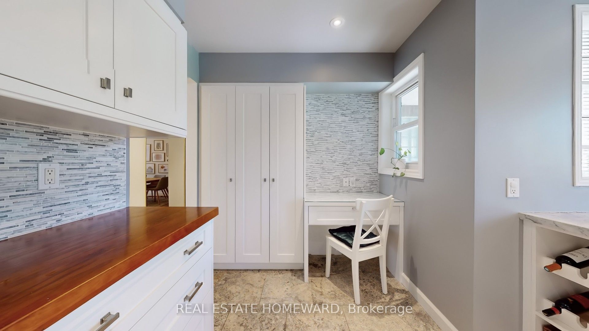 #b - 895 Adelaide Street Property Photo 16