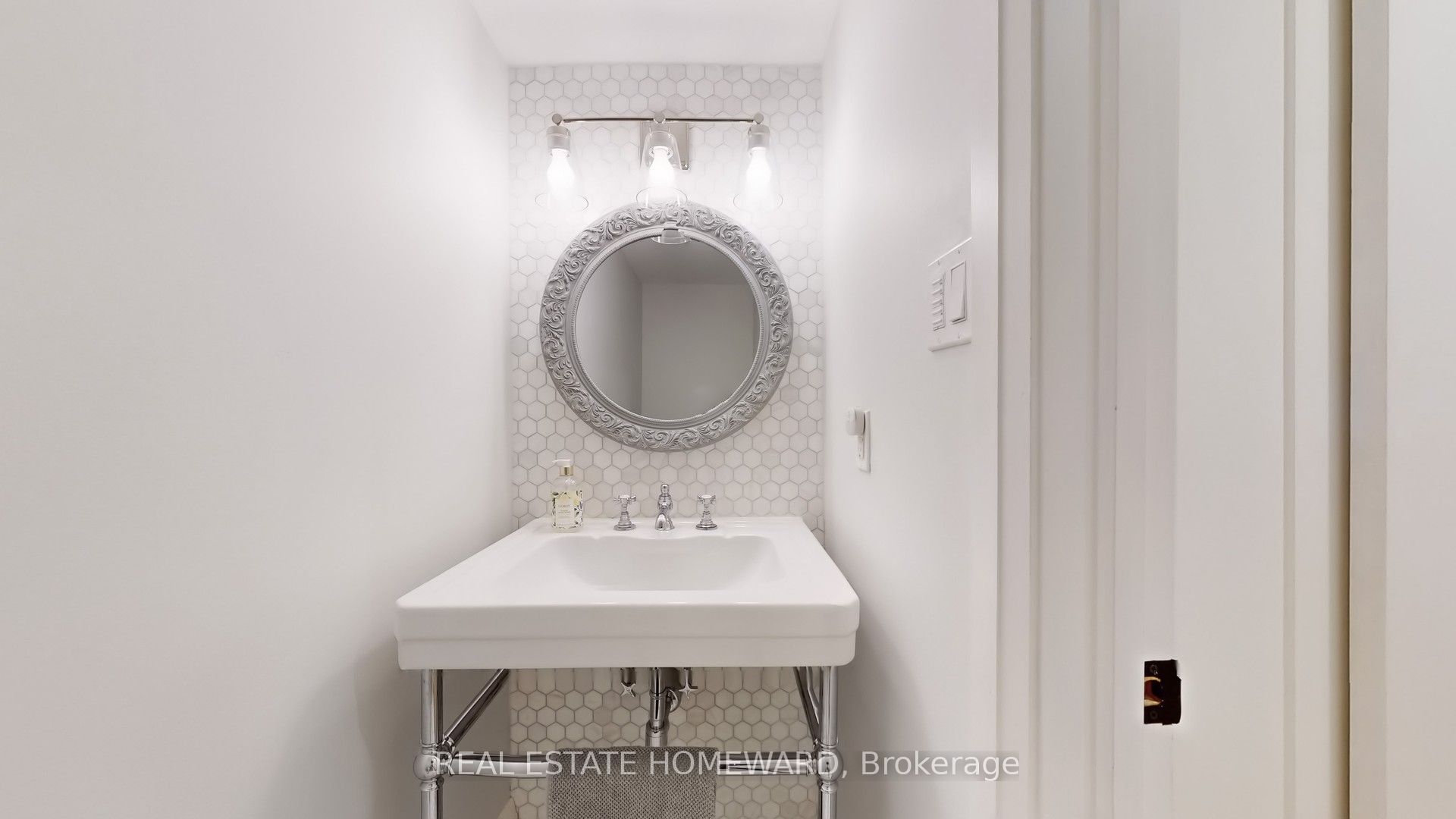#b - 895 Adelaide Street Property Photo 17