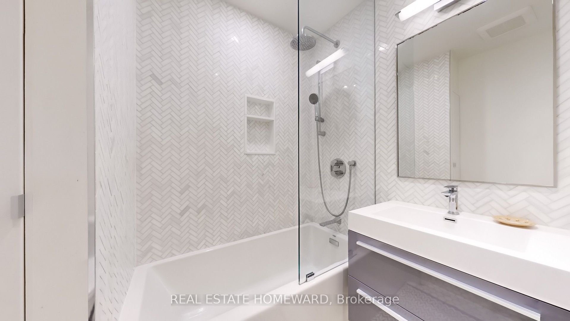 #b - 895 Adelaide Street Property Photo 20
