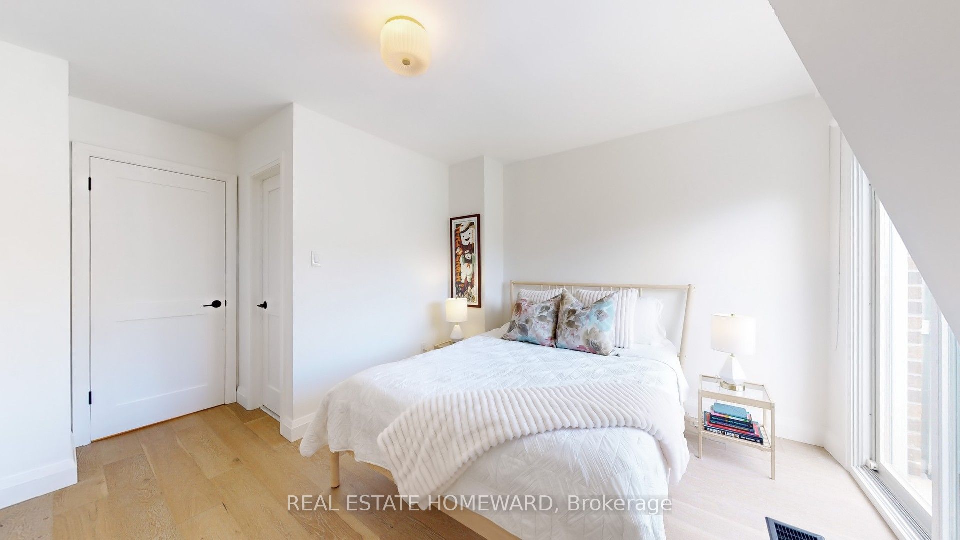 #b - 895 Adelaide Street Property Photo 22