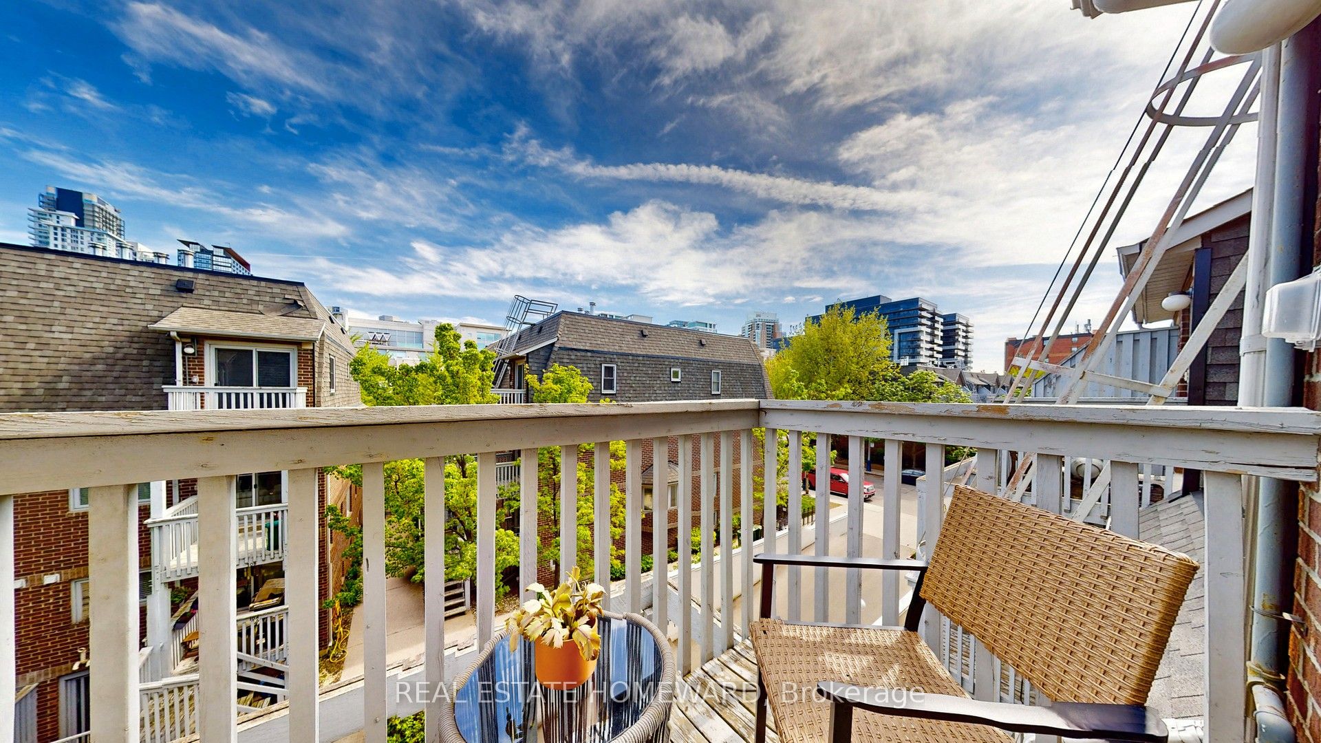 #b - 895 Adelaide Street Property Photo 27