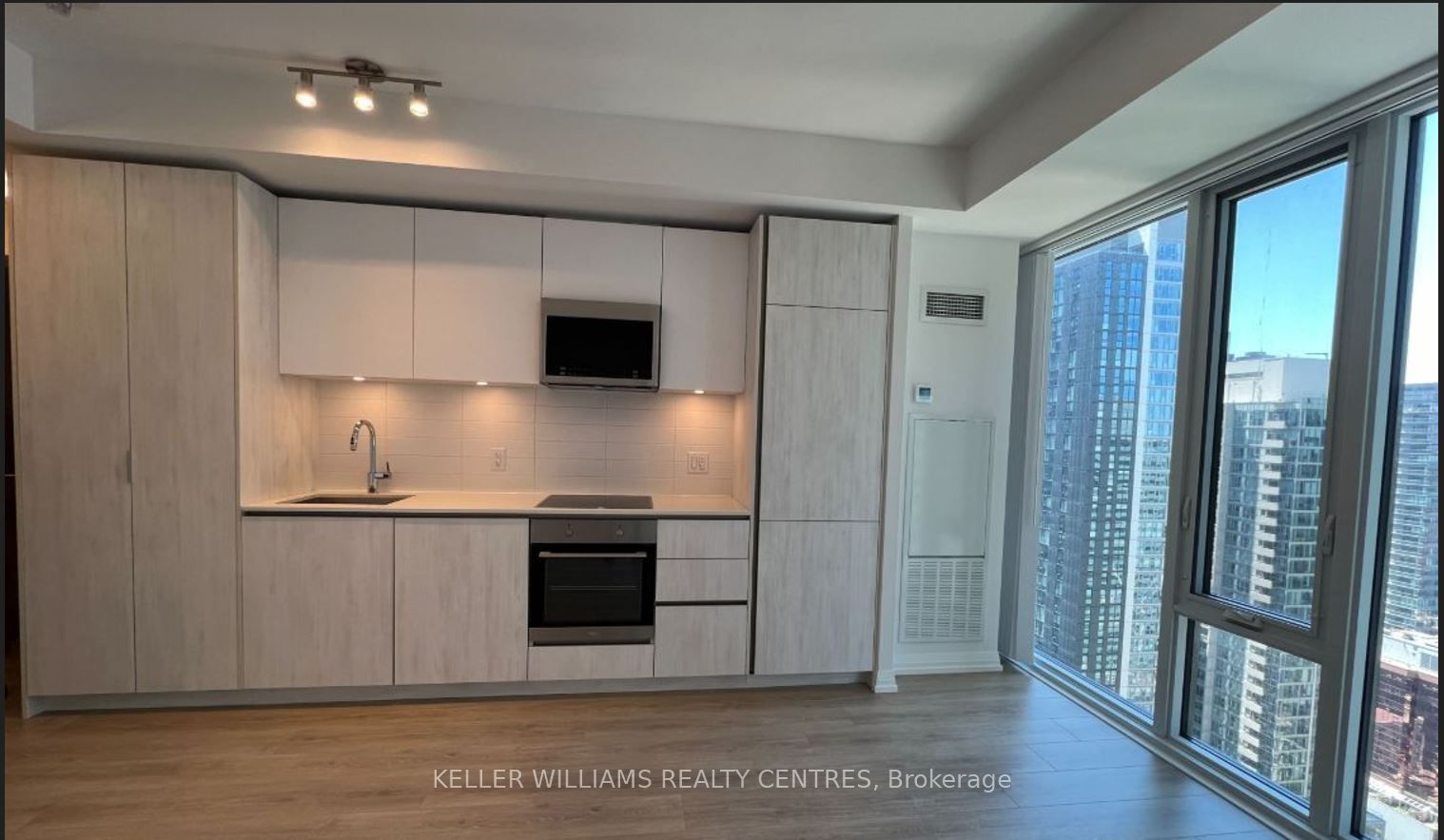 #3515 - 8 Widmer Street Property Photo 8