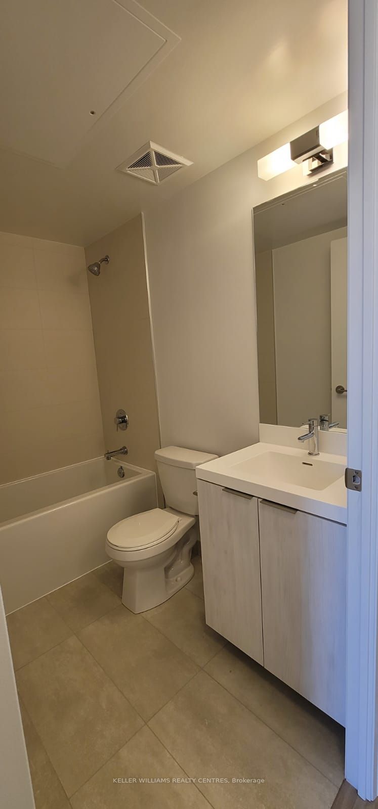 #3515 - 8 Widmer Street Property Photo 10