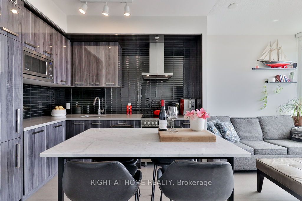 #s803 - 120 Bayview Avenue Property Photo 1