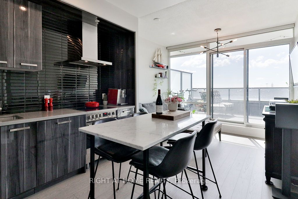 #s803 - 120 Bayview Avenue Property Photo 2