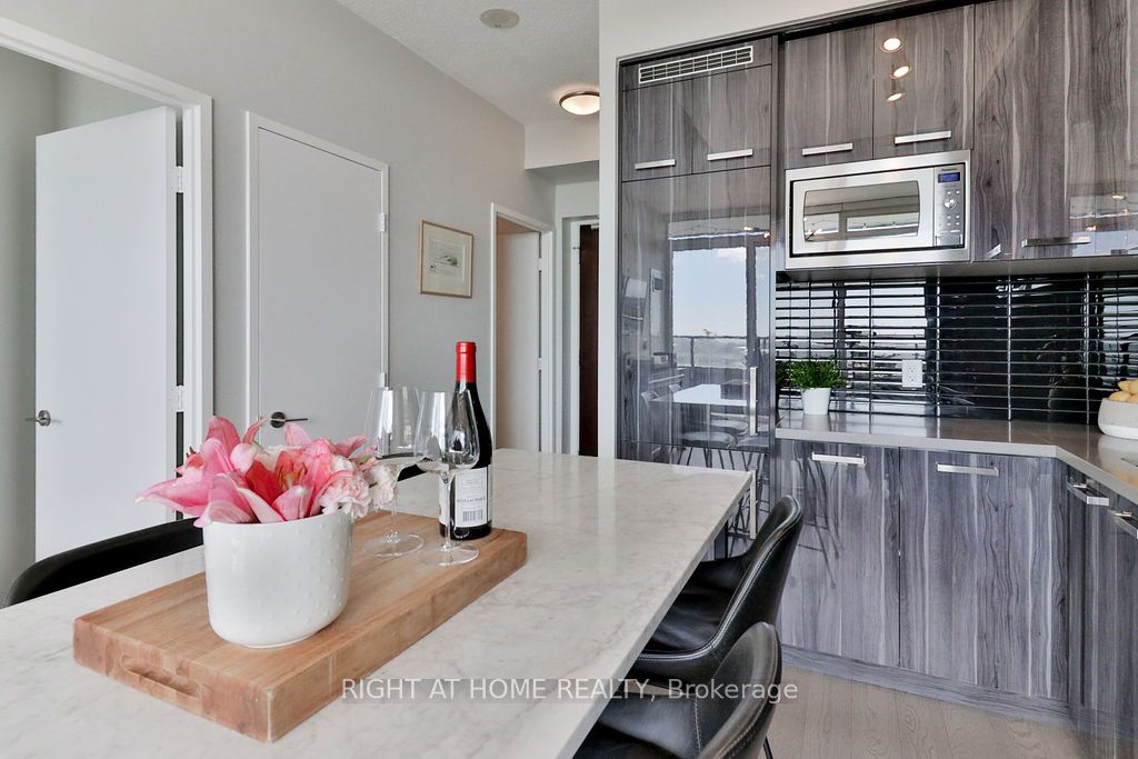 #s803 - 120 Bayview Avenue Property Photo 4