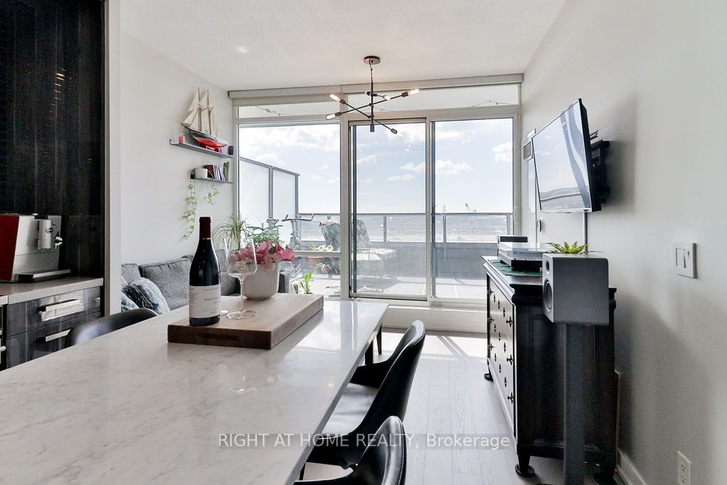 #s803 - 120 Bayview Avenue Property Photo 5