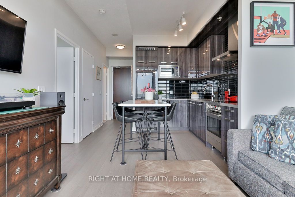 #s803 - 120 Bayview Avenue Property Photo 7