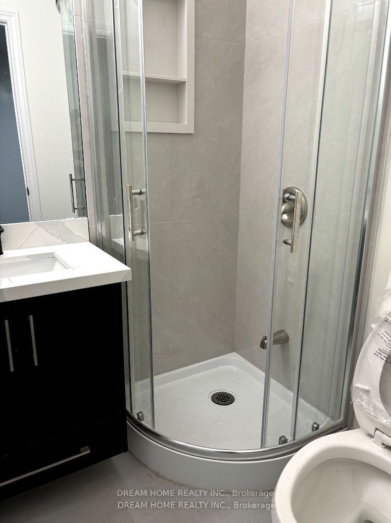#b03 - 643 Bathurst Street Property Photo 3