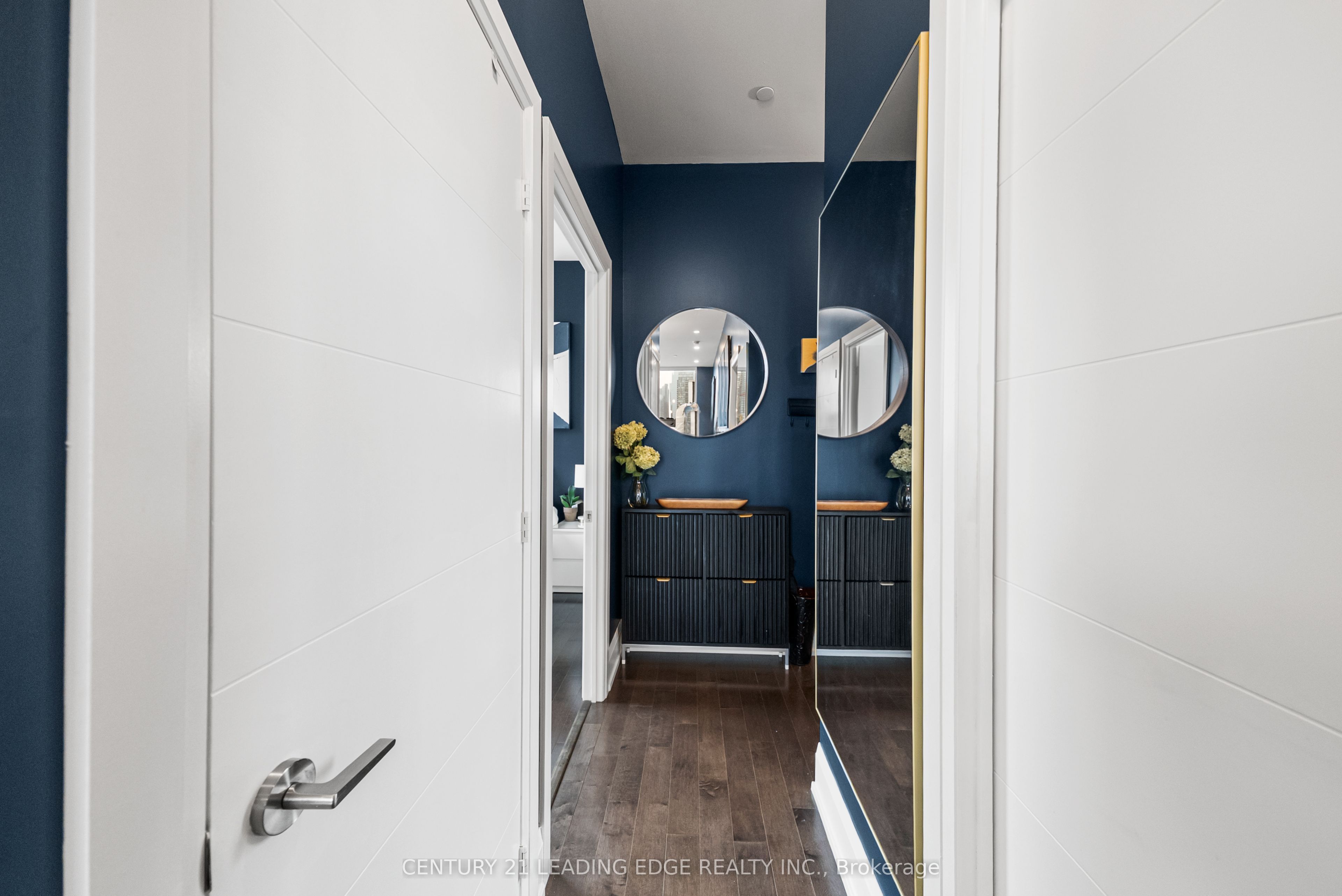 #ph203 - 460 Adelaide Street Property Photo 3