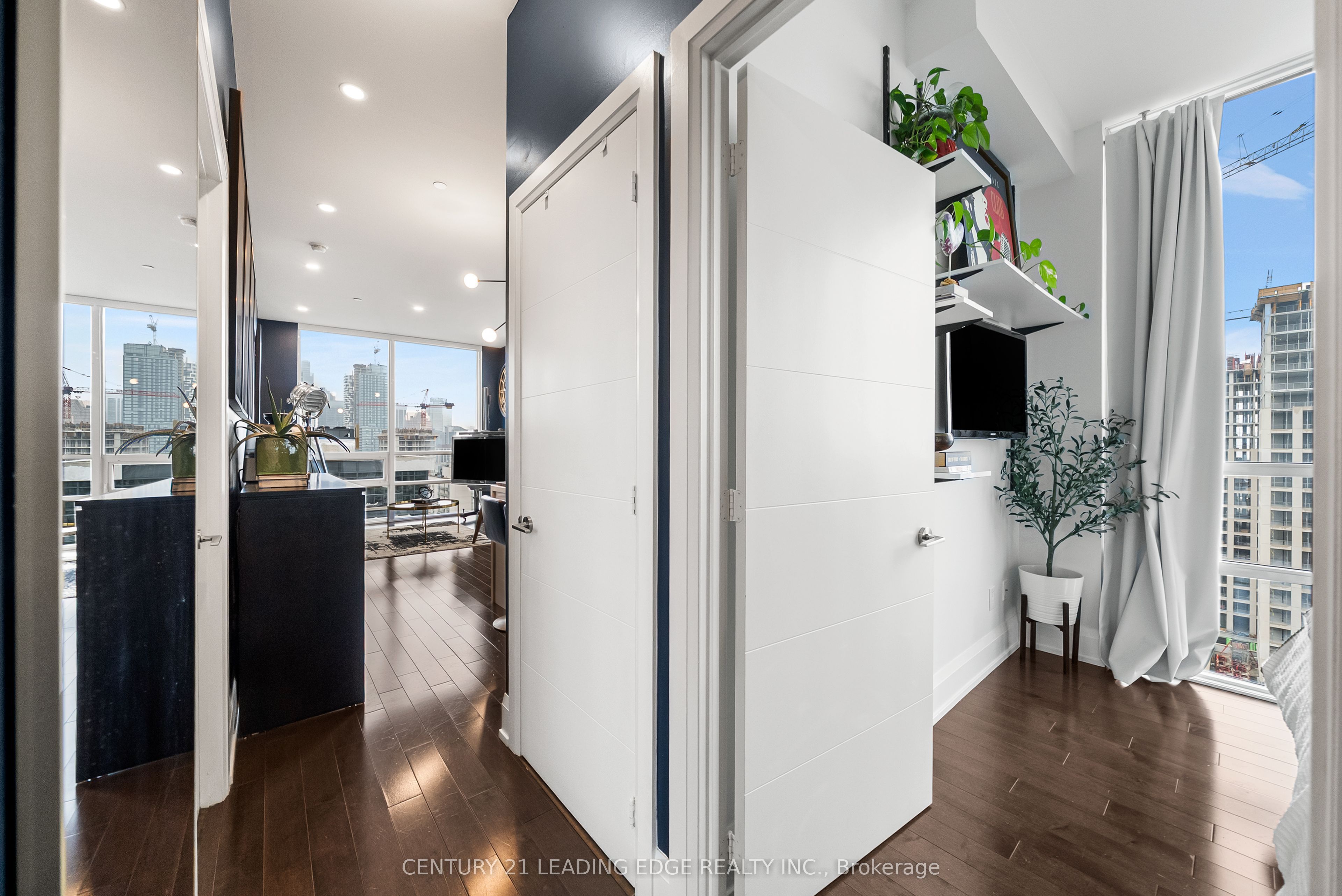 #ph203 - 460 Adelaide Street Property Photo 4