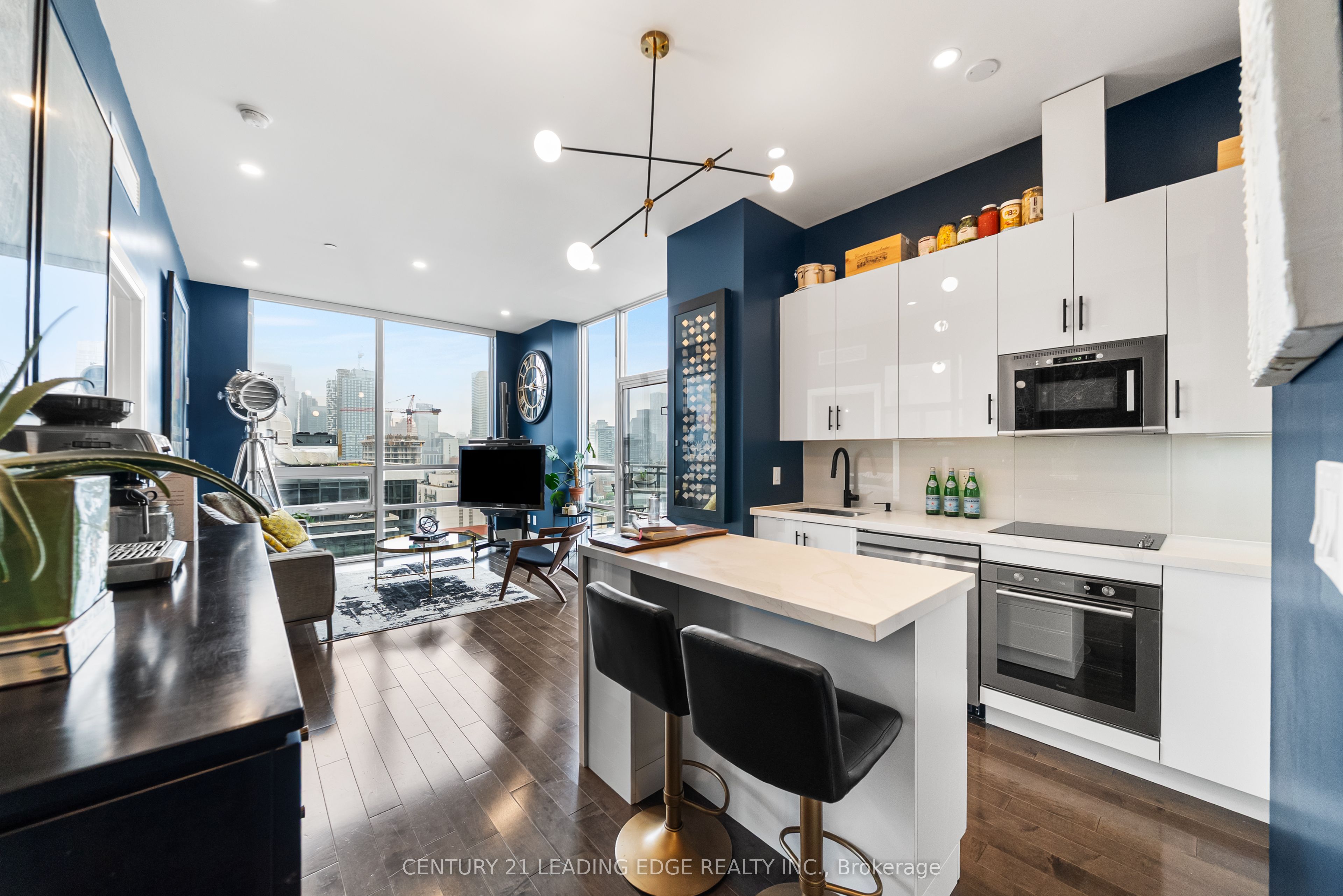 #ph203 - 460 Adelaide Street Property Photo 6