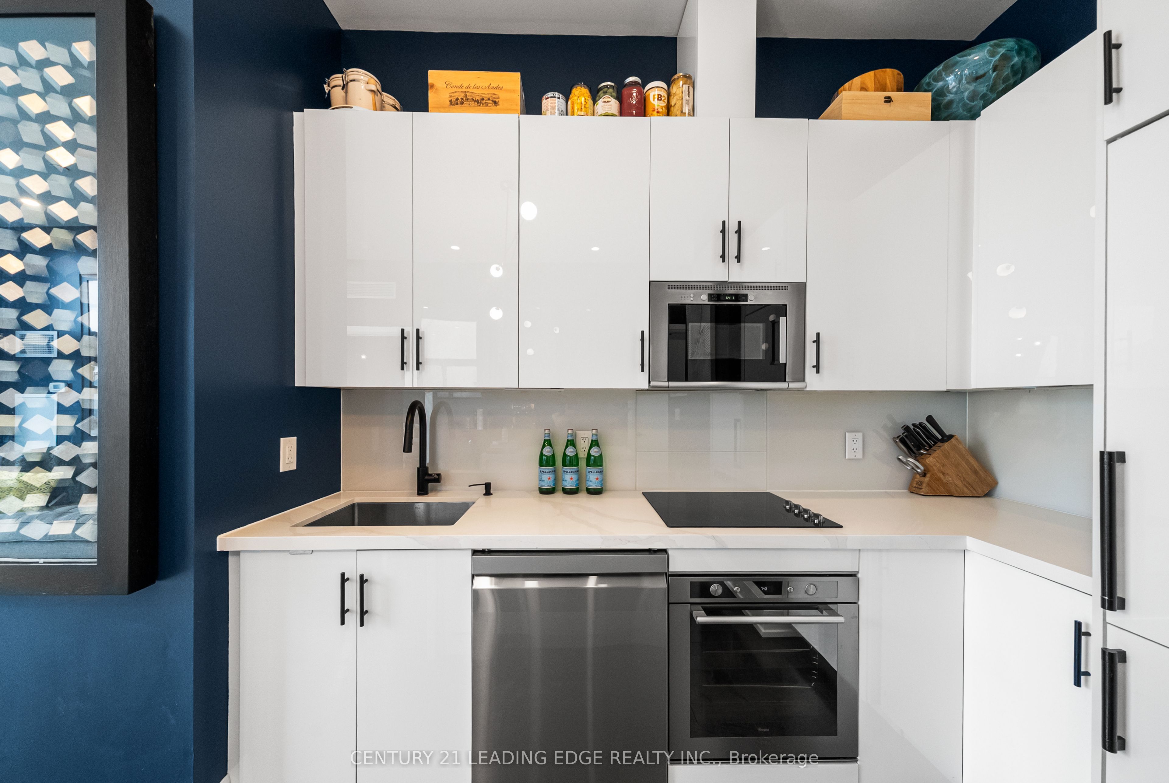 #ph203 - 460 Adelaide Street Property Photo 9