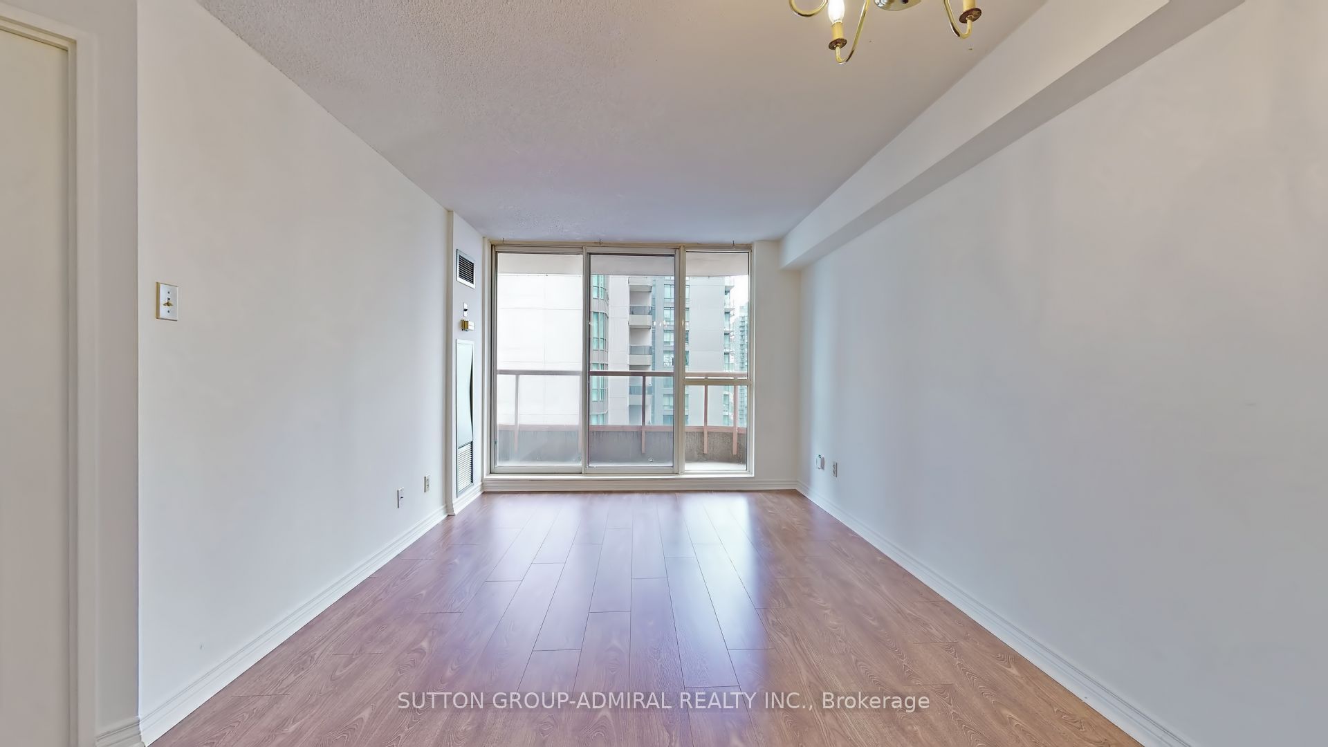 #2508 - 736 Bay Street Property Photo 6