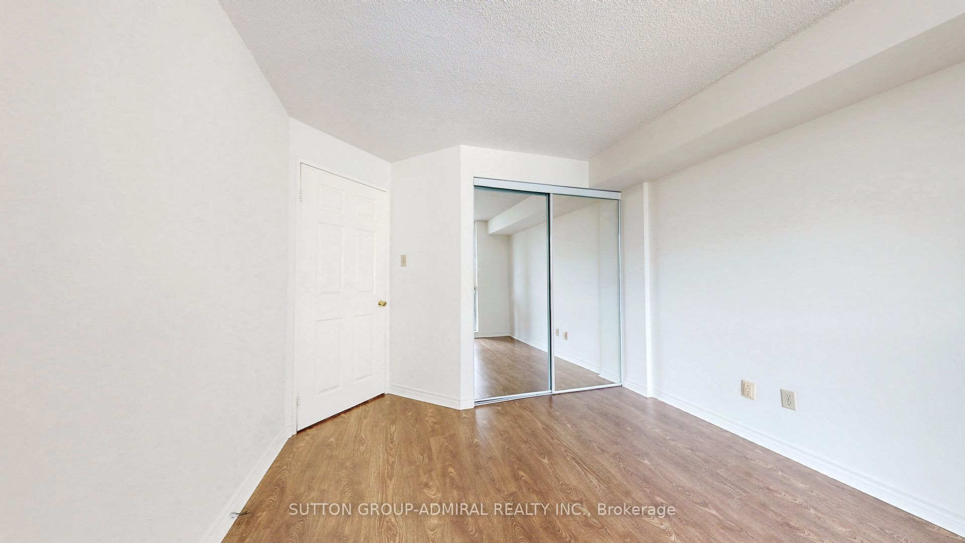 #2508 - 736 Bay Street Property Photo 7