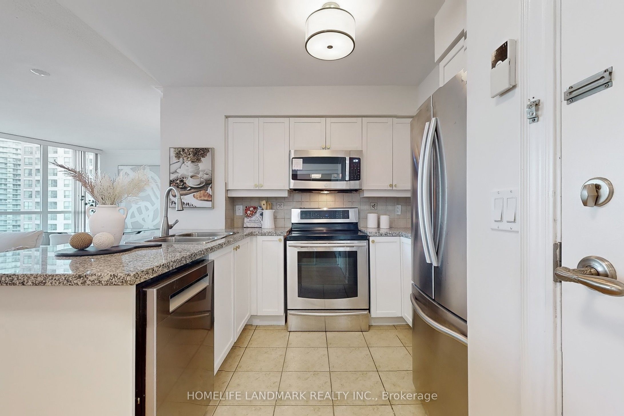 #1405 - 15 Greenview Avenue Property Photo 6