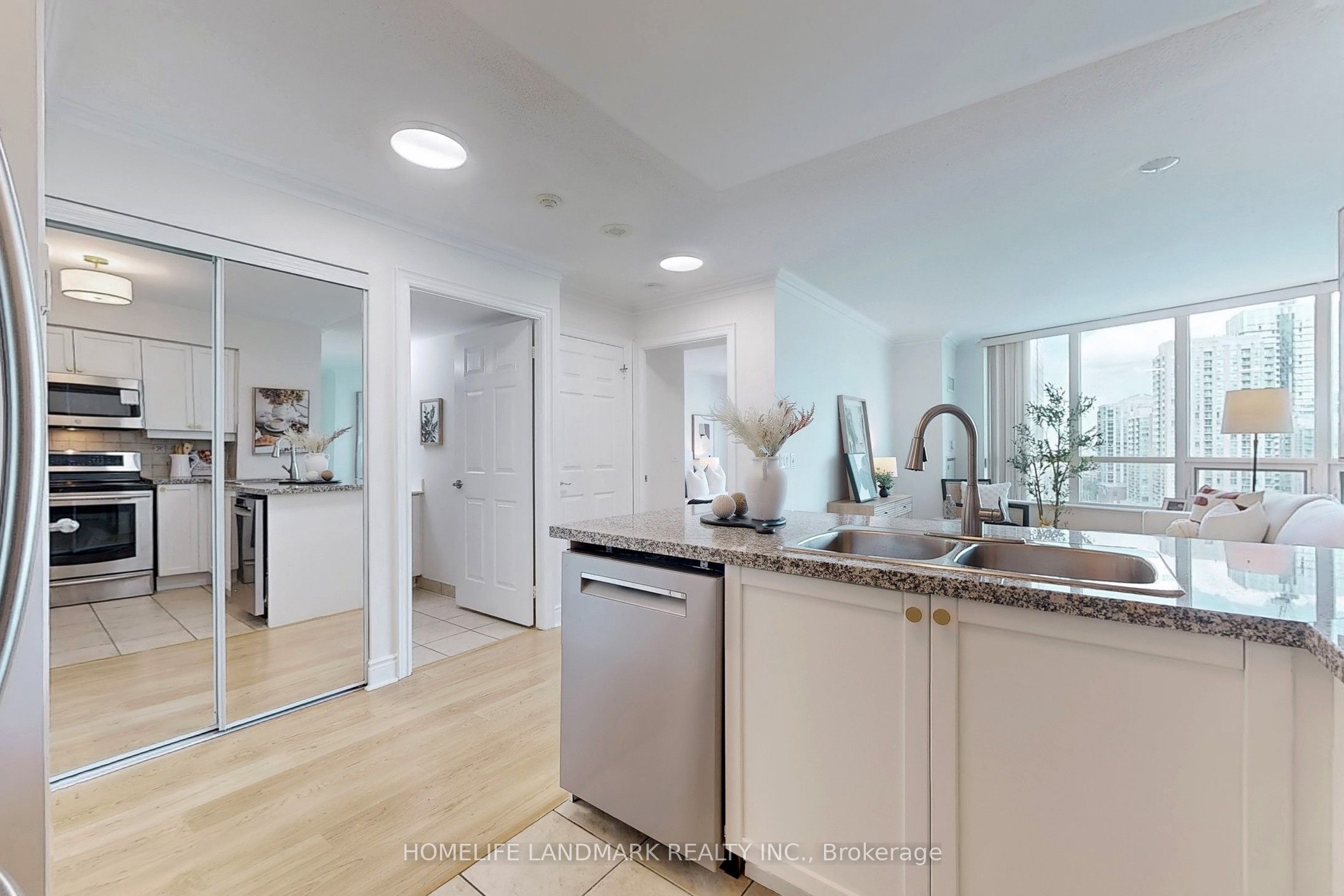 #1405 - 15 Greenview Avenue Property Photo 7