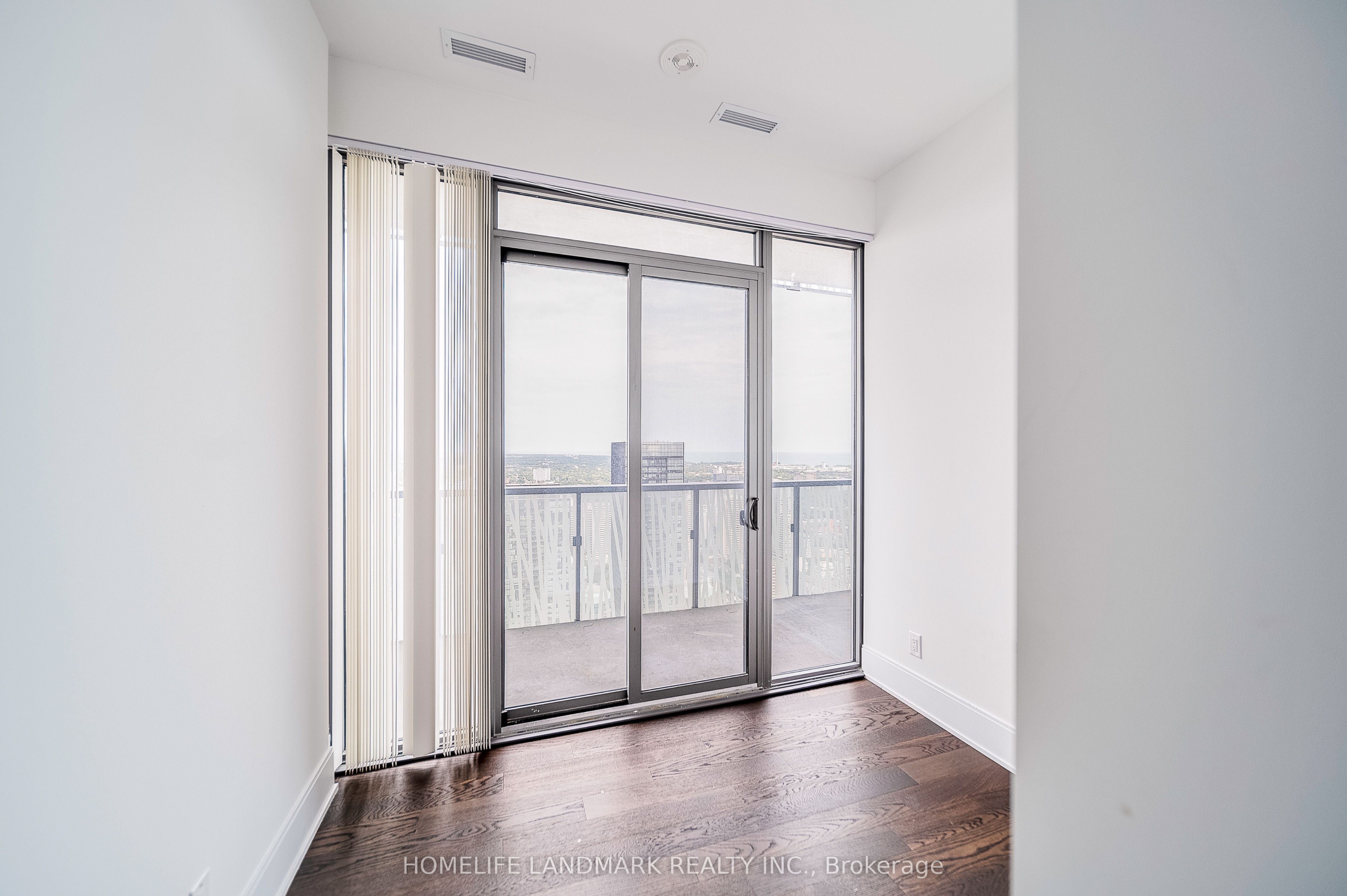 #5101 - 50 Charles Street Property Photo 5