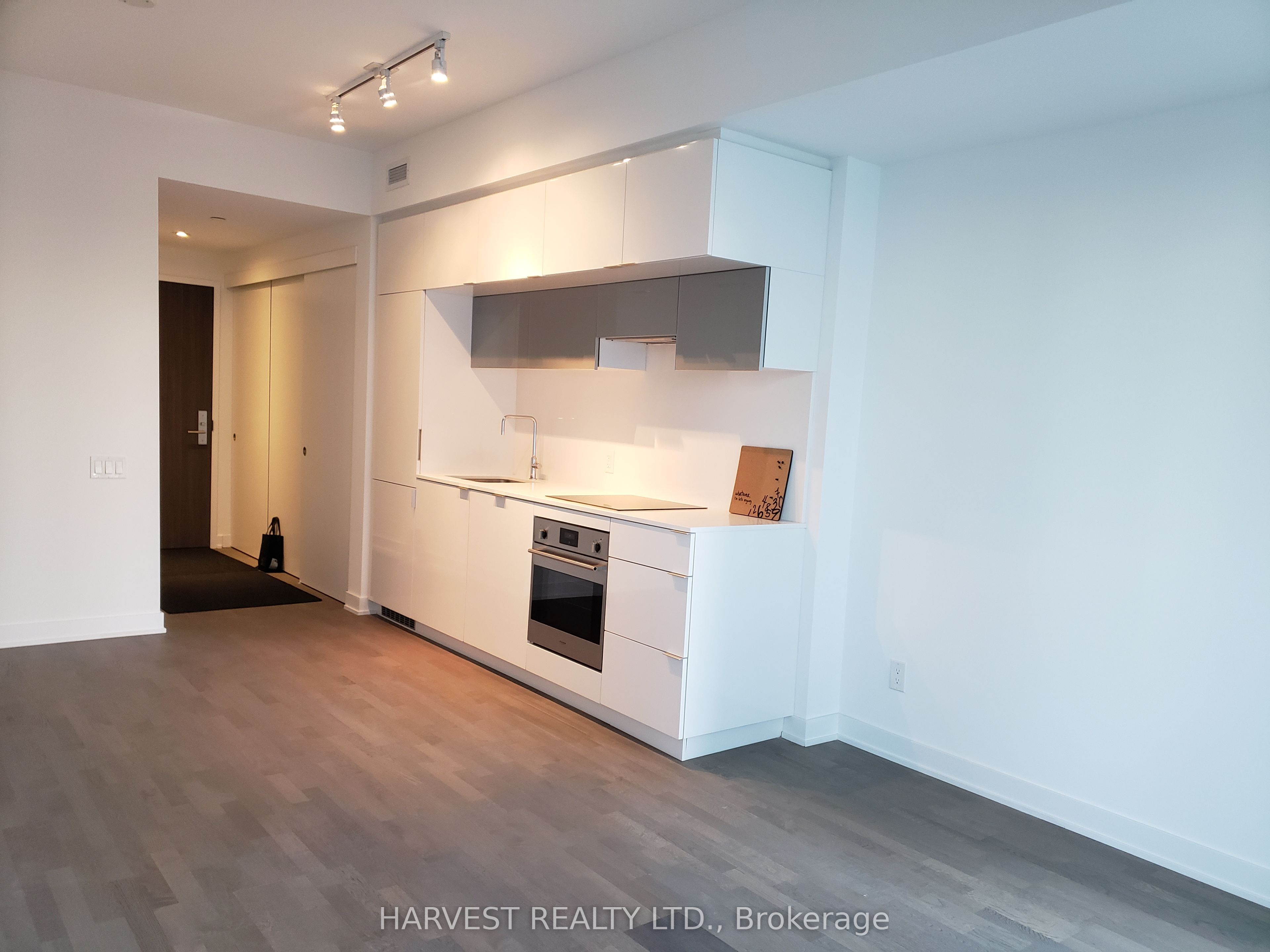 #1513 - 185 Roehampton Avenue Property Photo 4