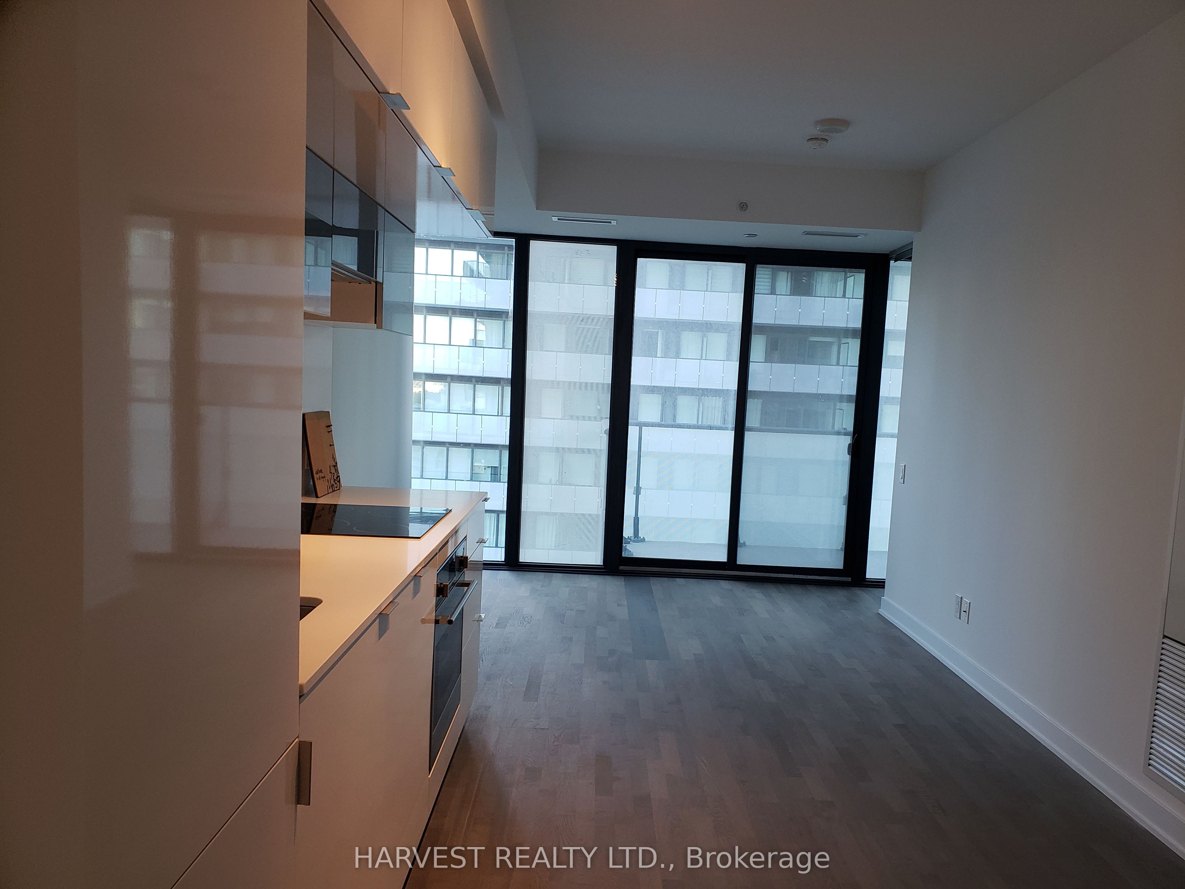 #1513 - 185 Roehampton Avenue Property Photo 6