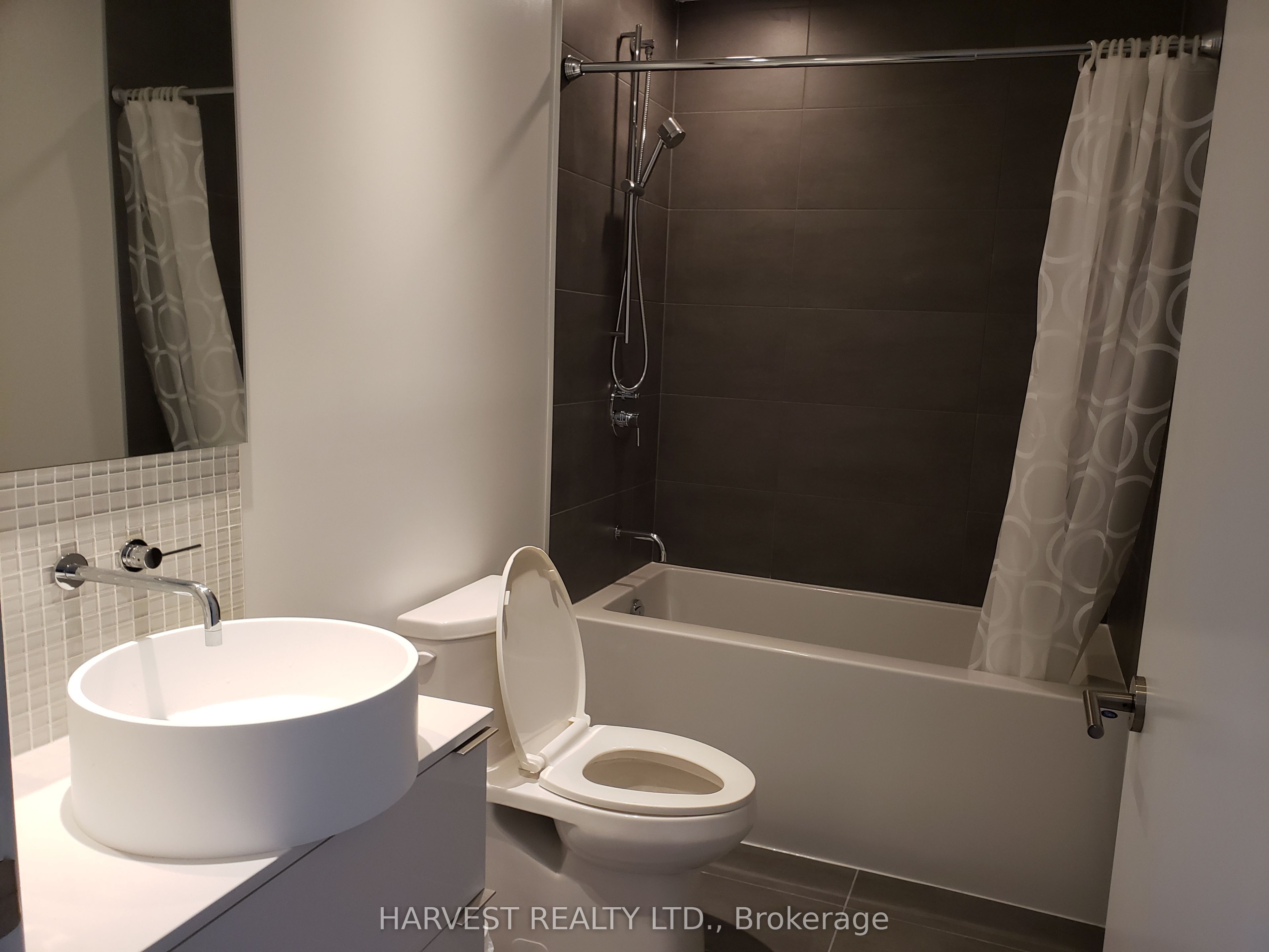 #1513 - 185 Roehampton Avenue Property Photo 9