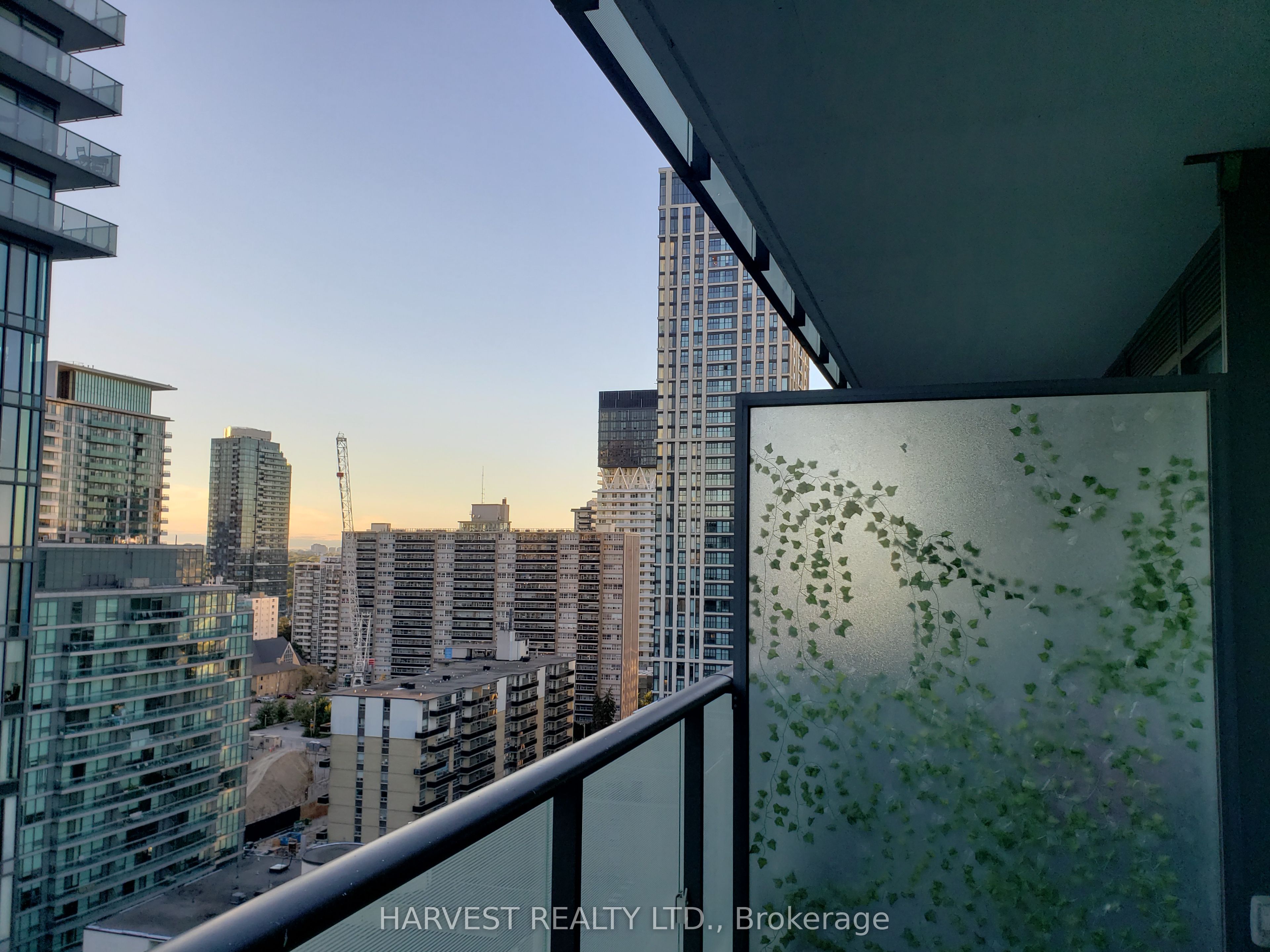 #1513 - 185 Roehampton Avenue Property Photo 11