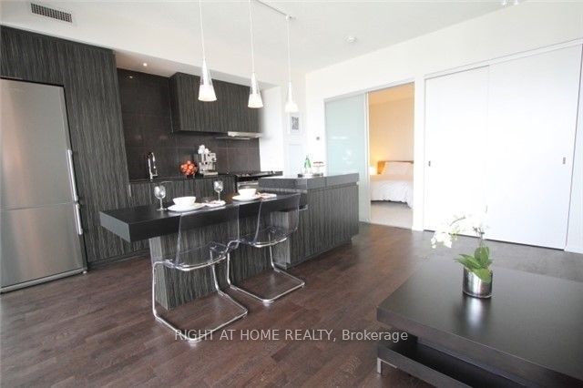#2508 - 101 Charles Street Property Photo 7