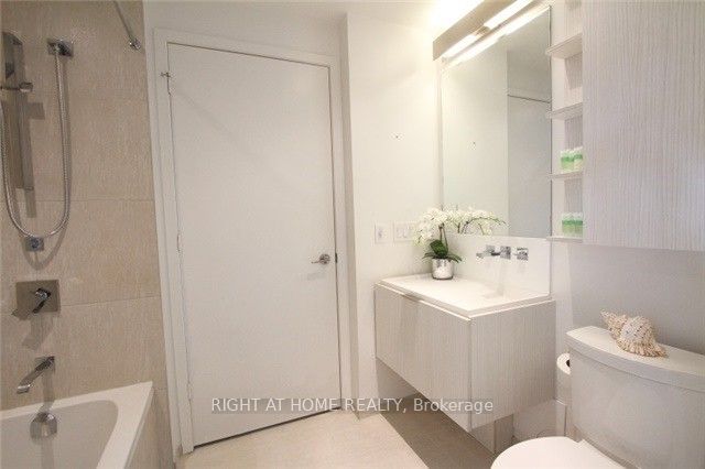 #2508 - 101 Charles Street Property Photo 8