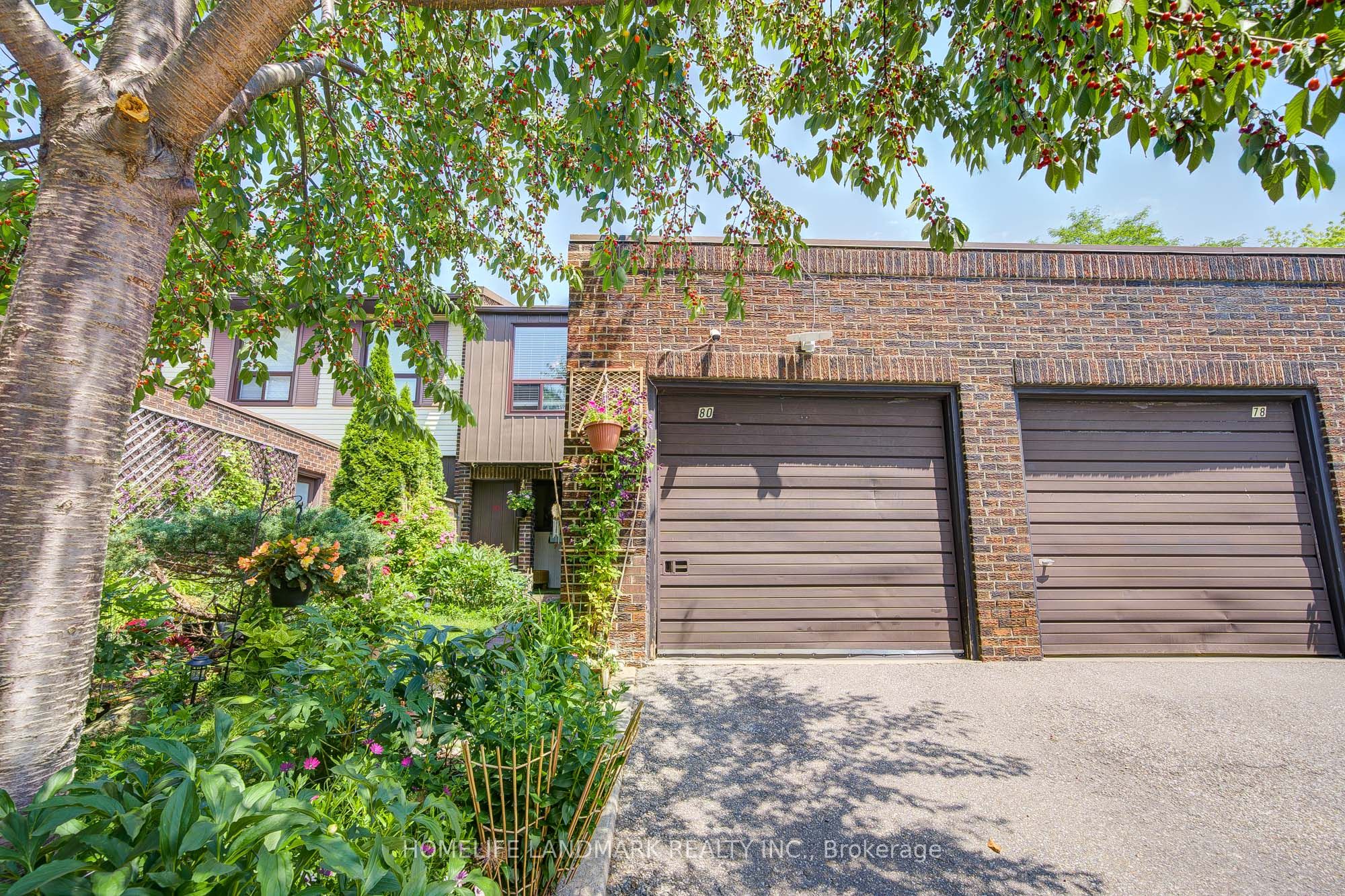 80 Spire Hillway Property Photo 2