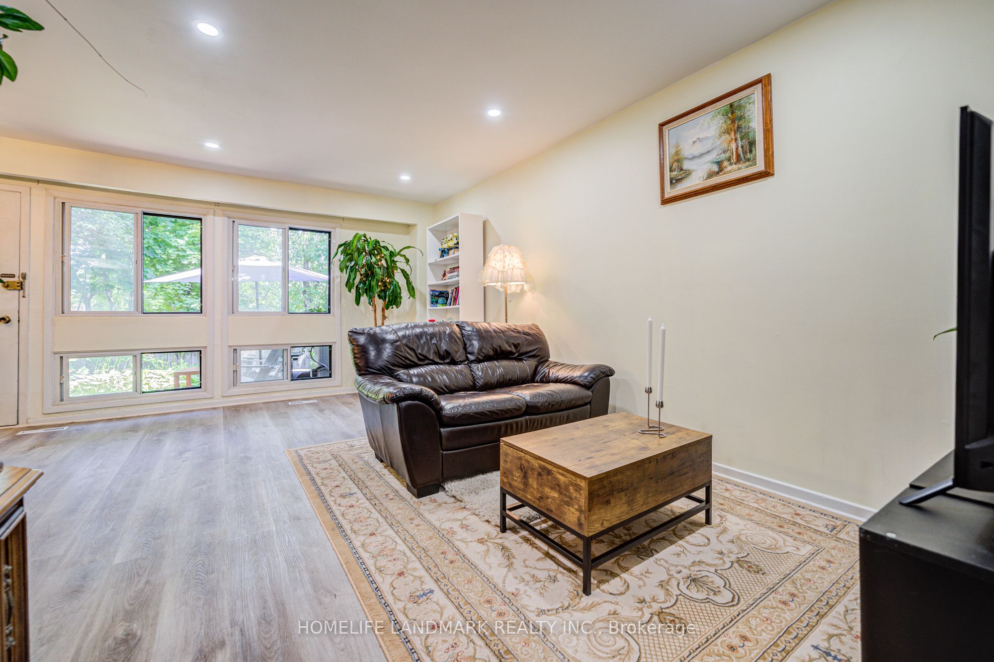 80 Spire Hillway Property Photo 5
