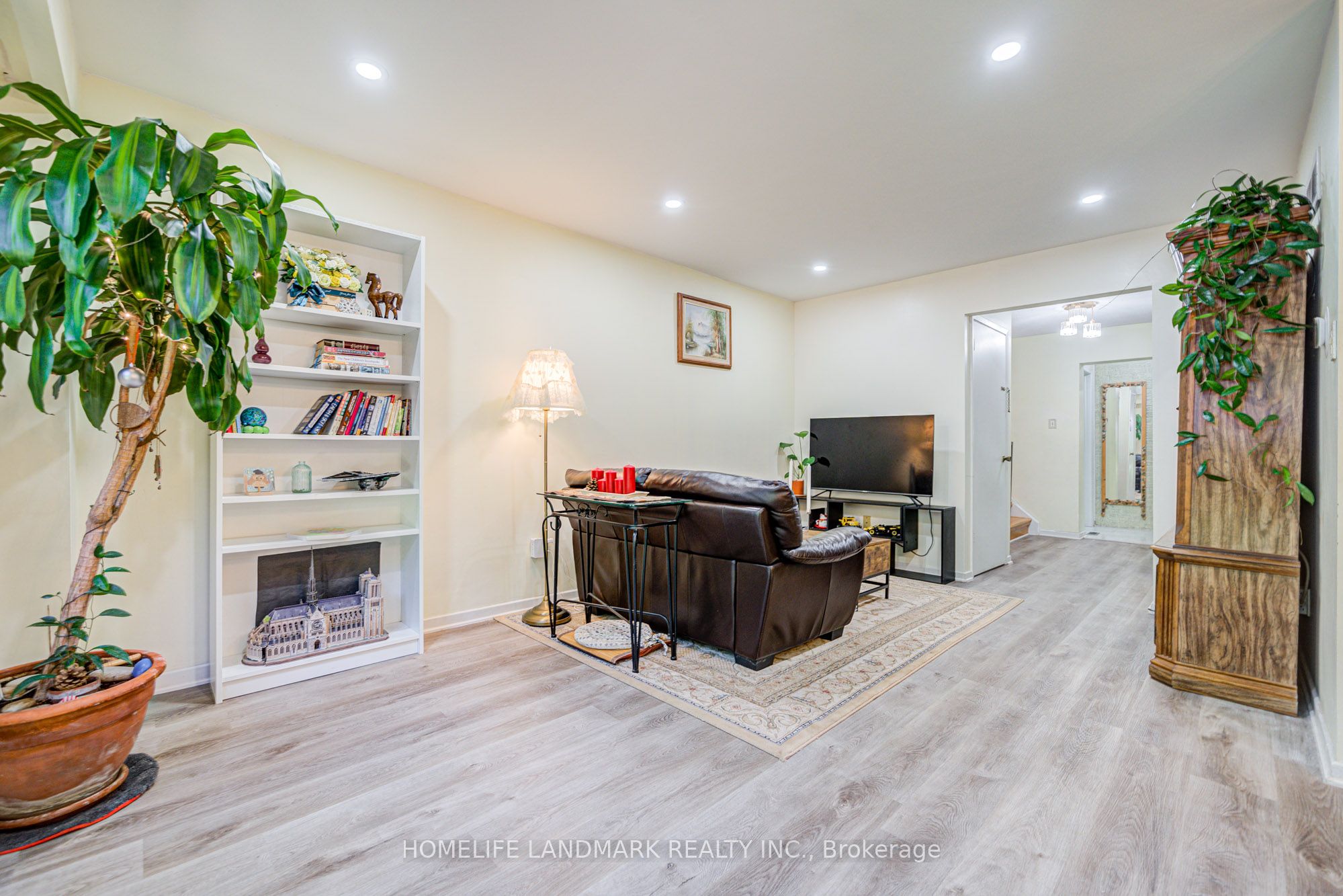 80 Spire Hillway Property Photo 6