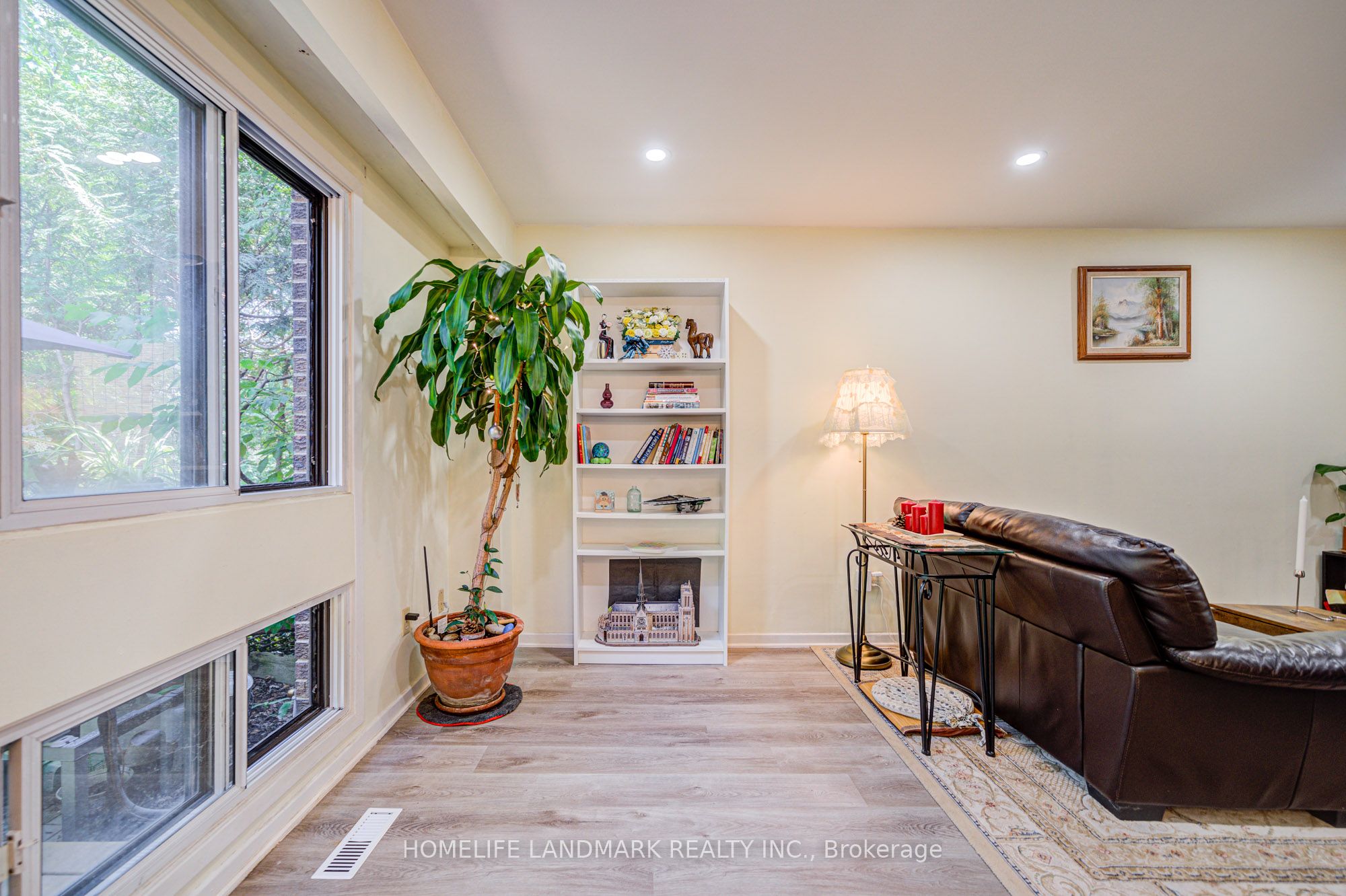 80 Spire Hillway Property Photo 8