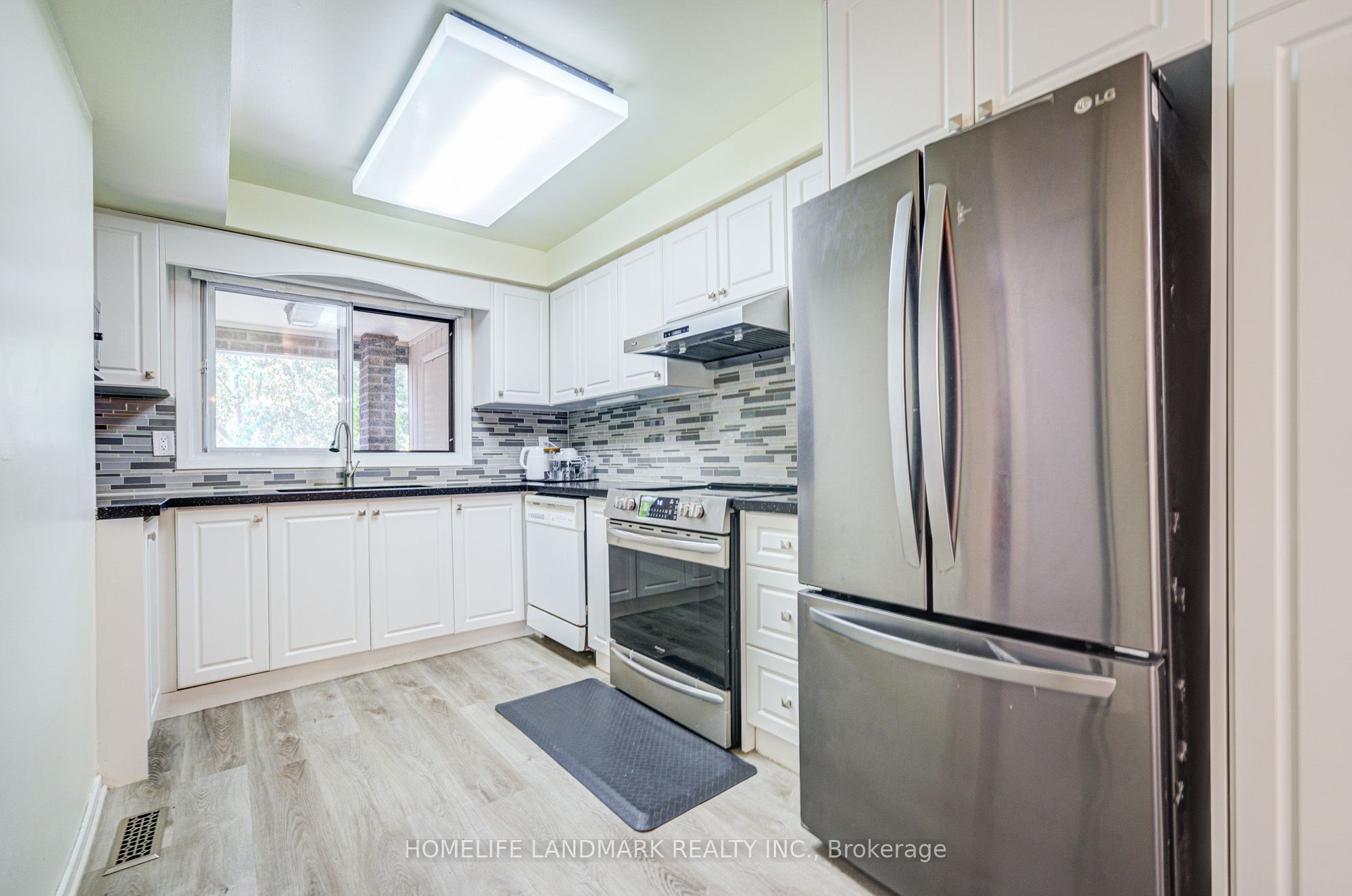 80 Spire Hillway Property Photo 13