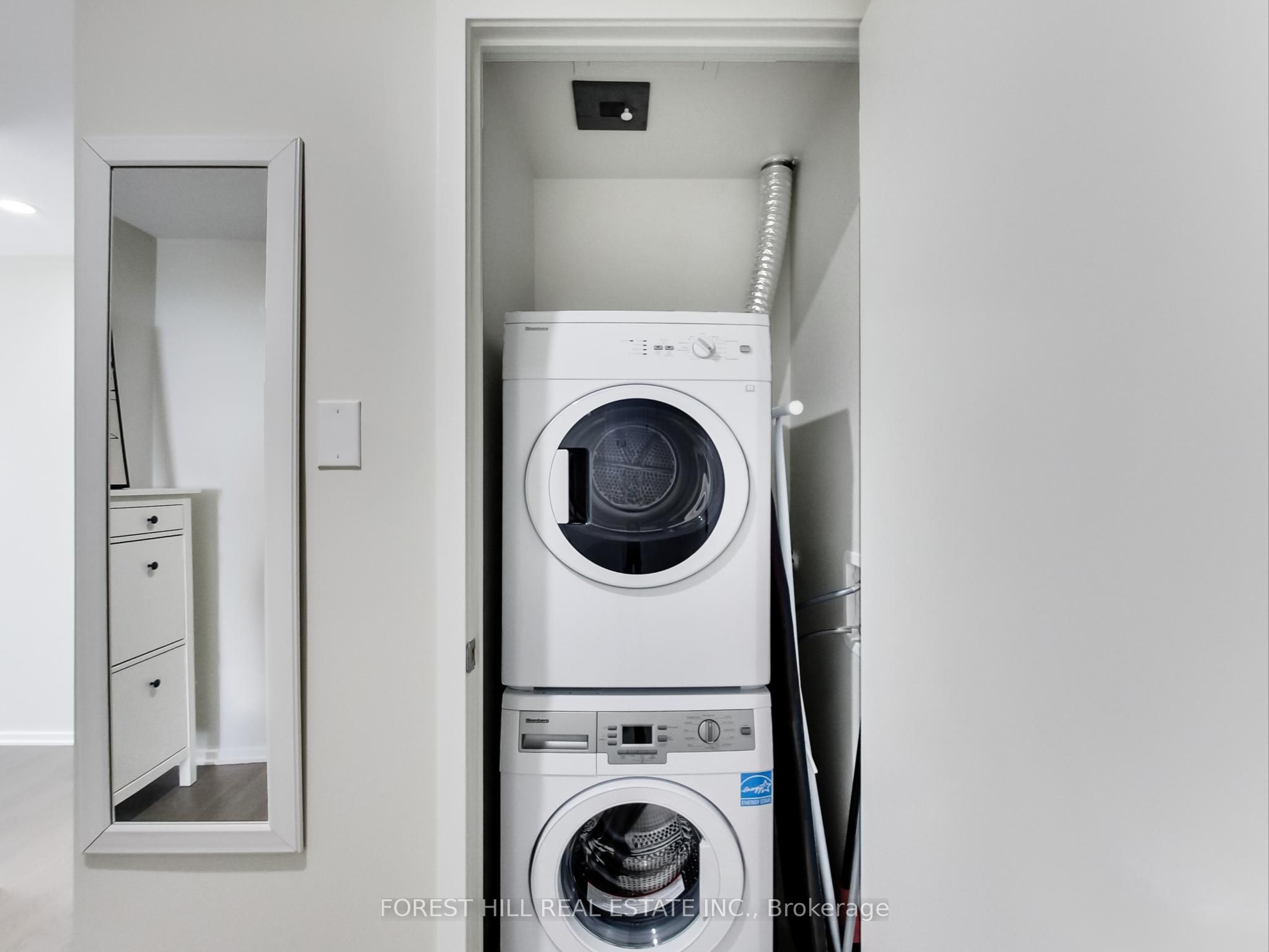 #6001 - 1 Bloor Street Property Photo 4